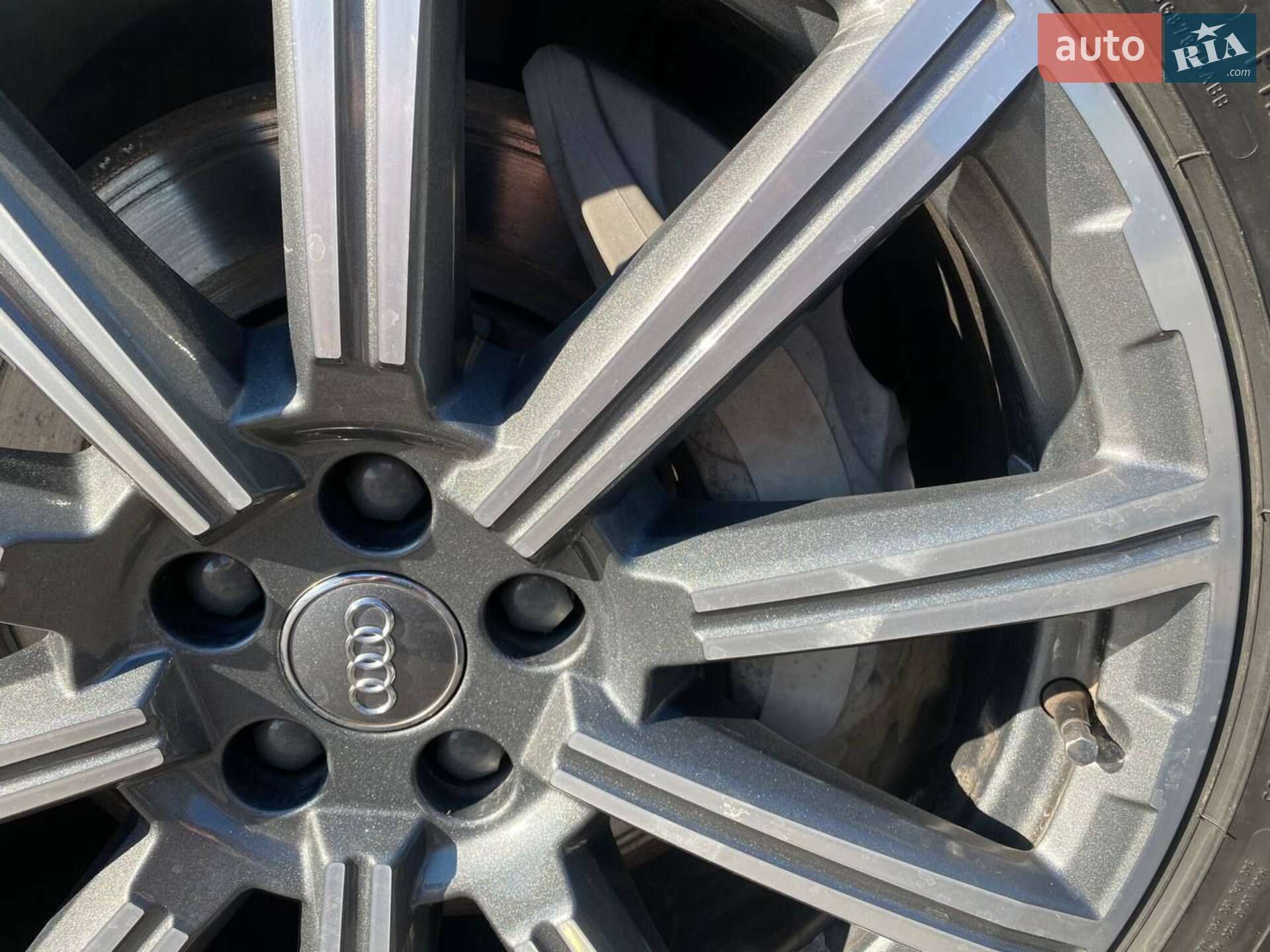 Audi Q7 2016 VIN WA1LAAF72HD037893 фото оголошення 9 з 68