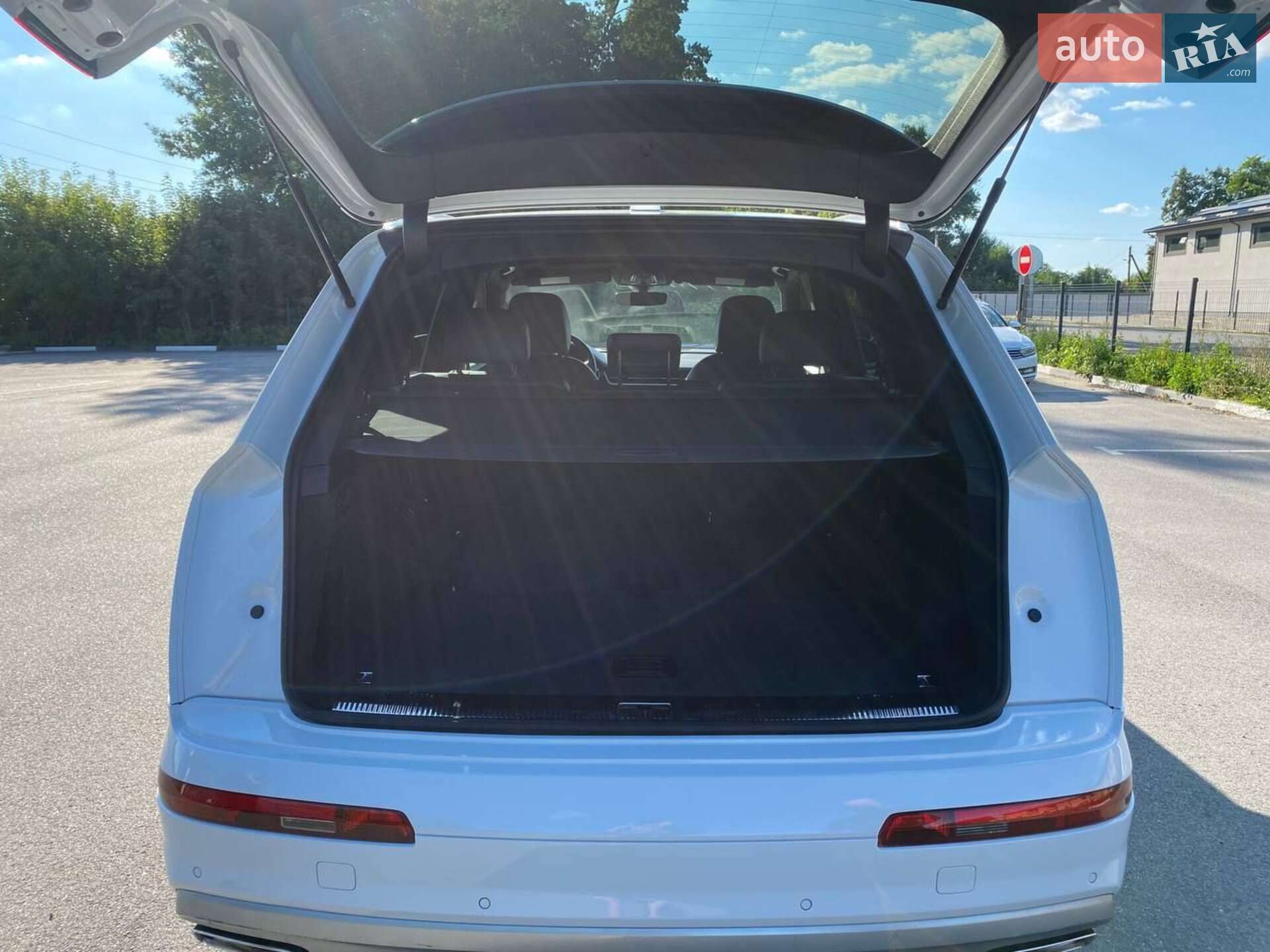 Audi Q7 2016 VIN WA1LAAF72HD037893 фото оголошення 10 з 68