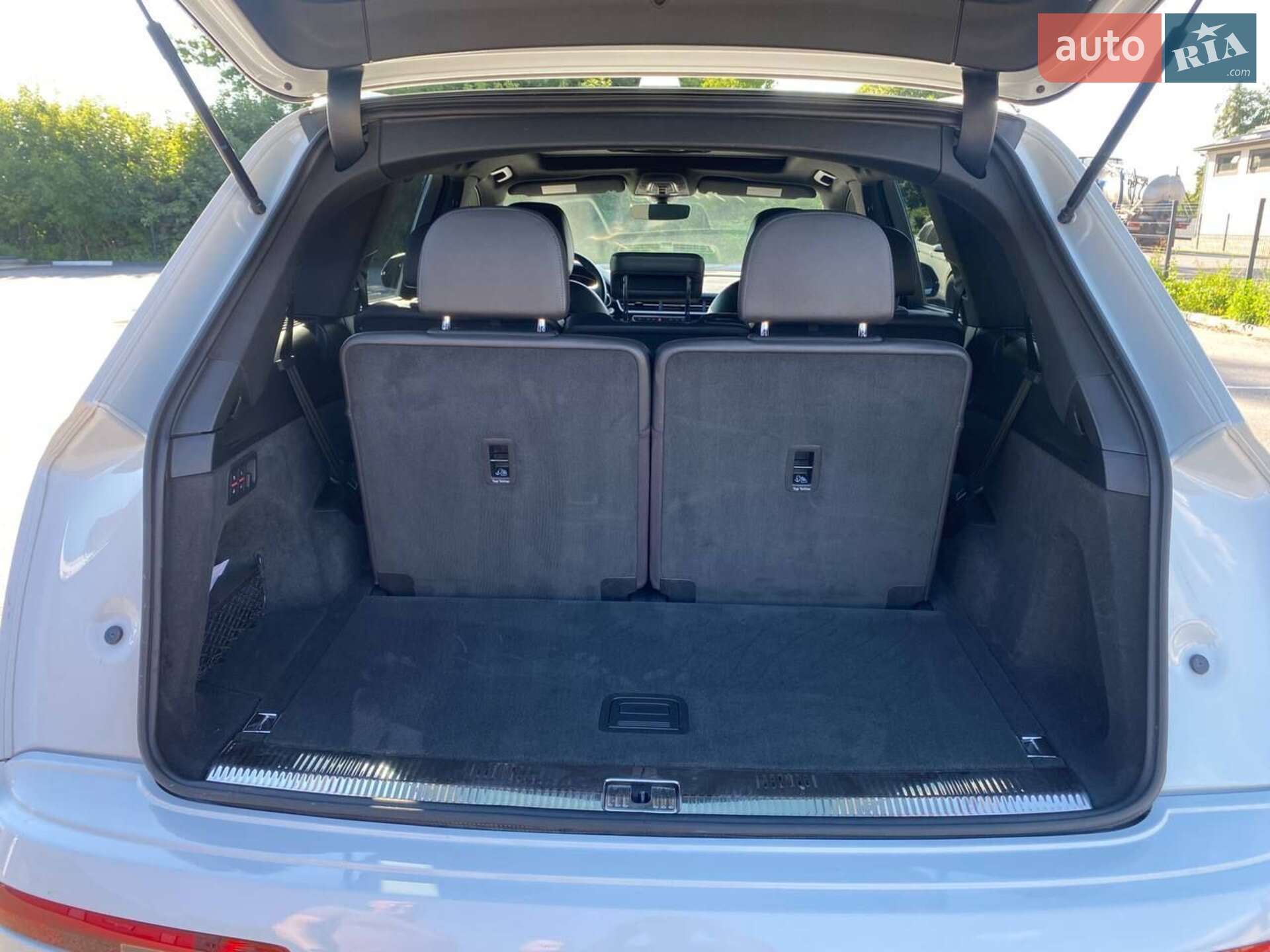 Audi Q7 2016 VIN WA1LAAF72HD037893 фото оголошення 12 з 68