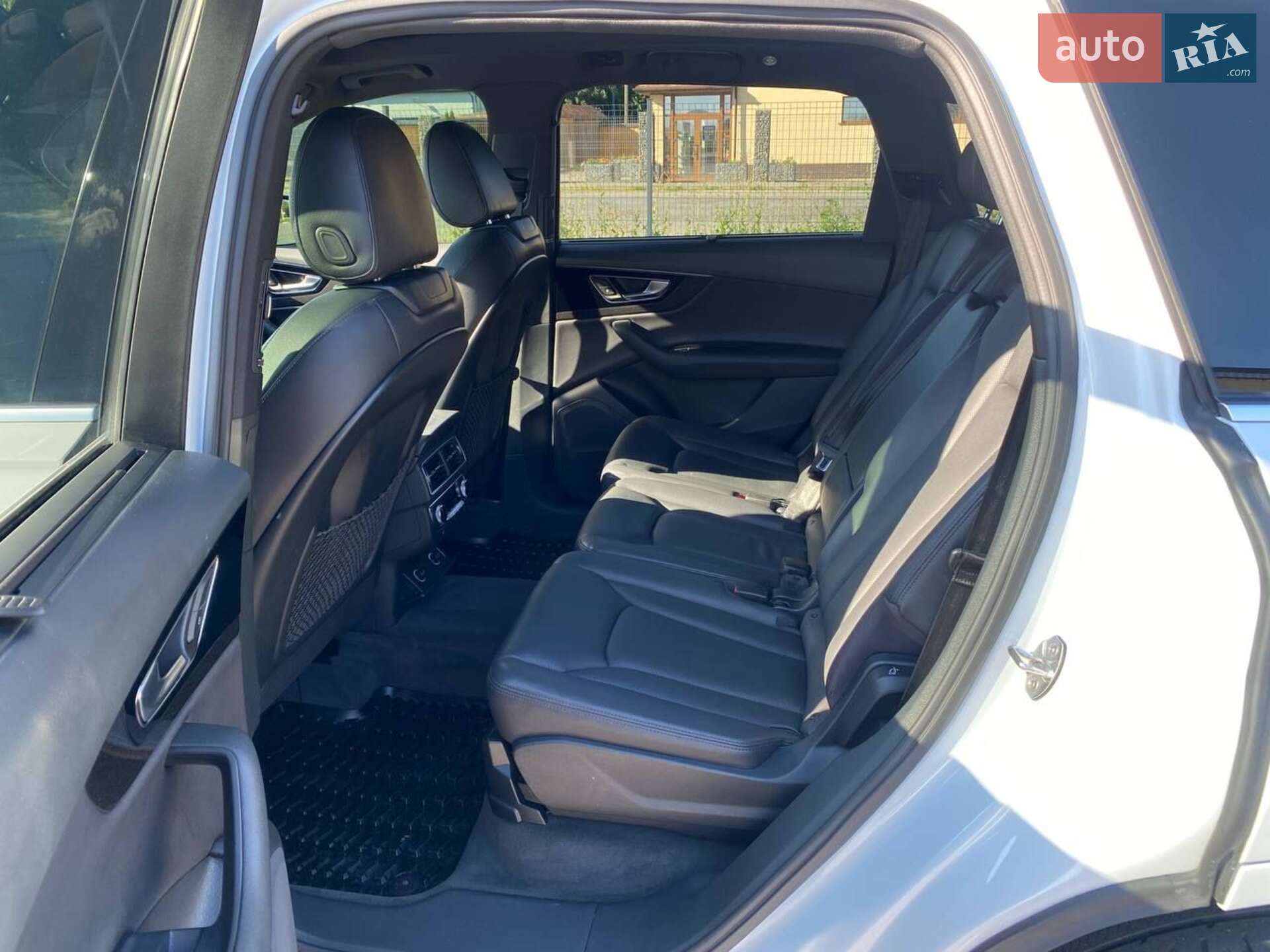 Audi Q7 2016 VIN WA1LAAF72HD037893 фото оголошення 25 з 68