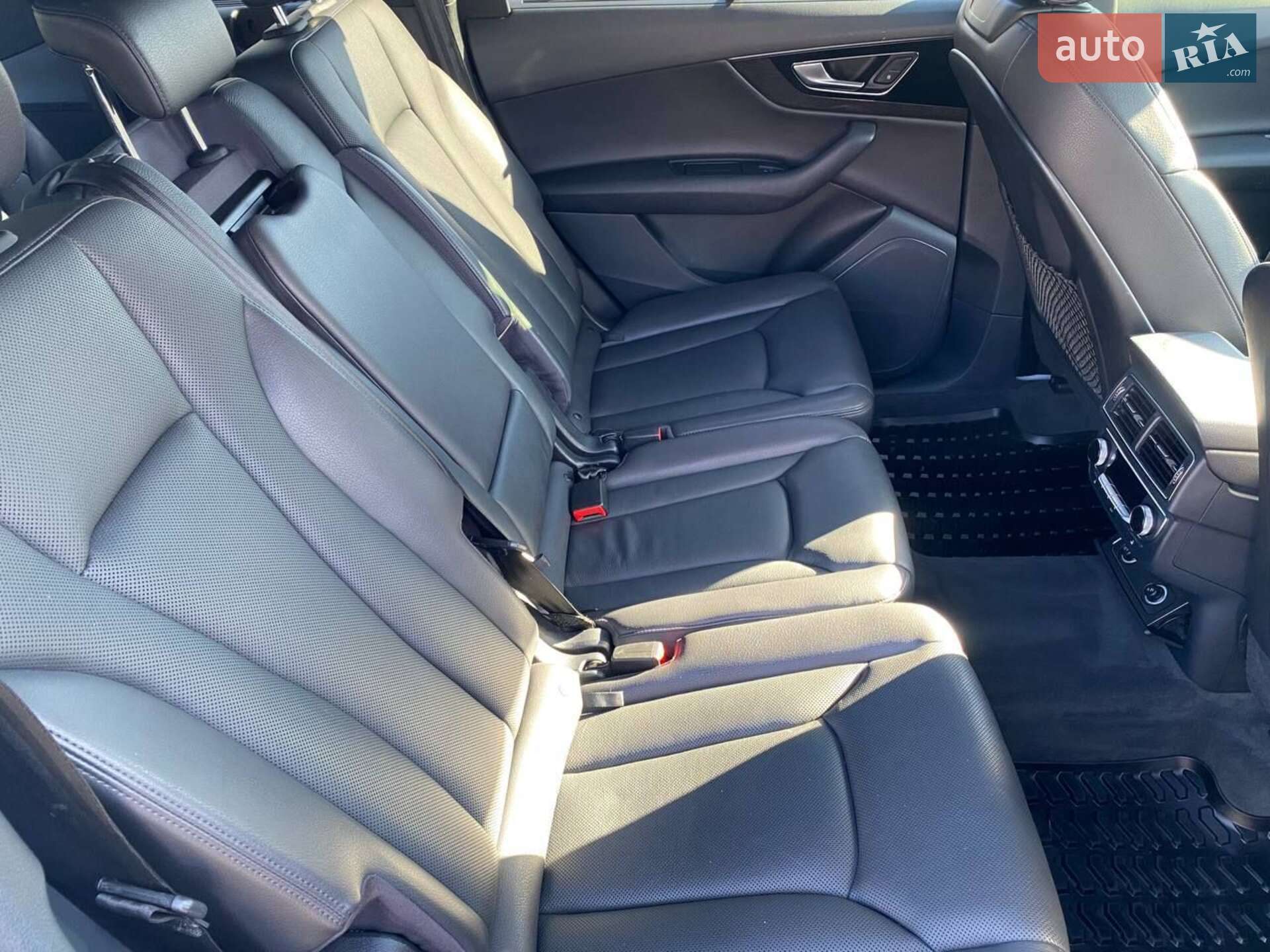 Audi Q7 2016 VIN WA1LAAF72HD037893 фото оголошення 28 з 68