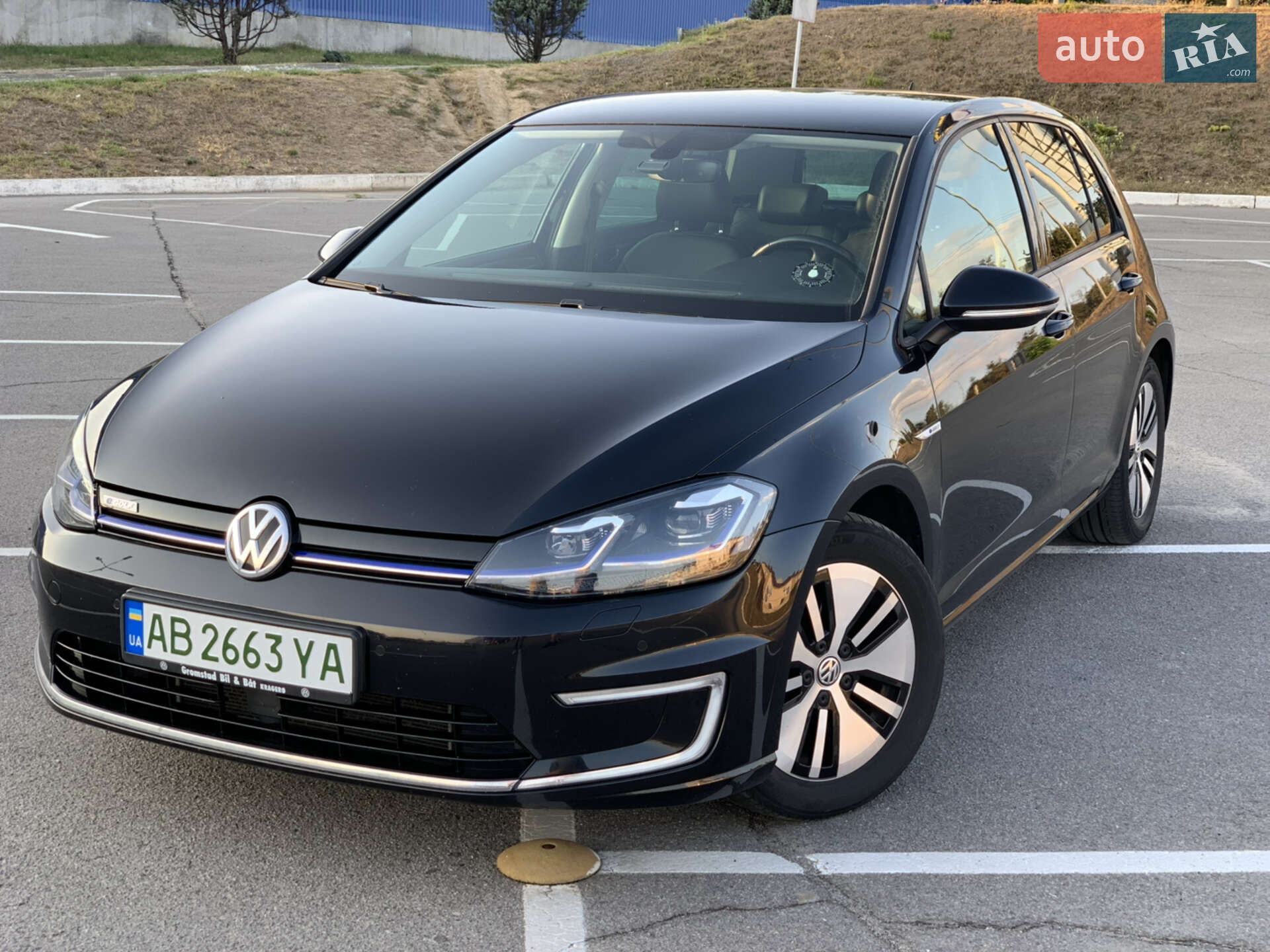 Volkswagen e-Golf 2017 VIN WVWZZZAUZH8950138 фото оголошення 2 з 30