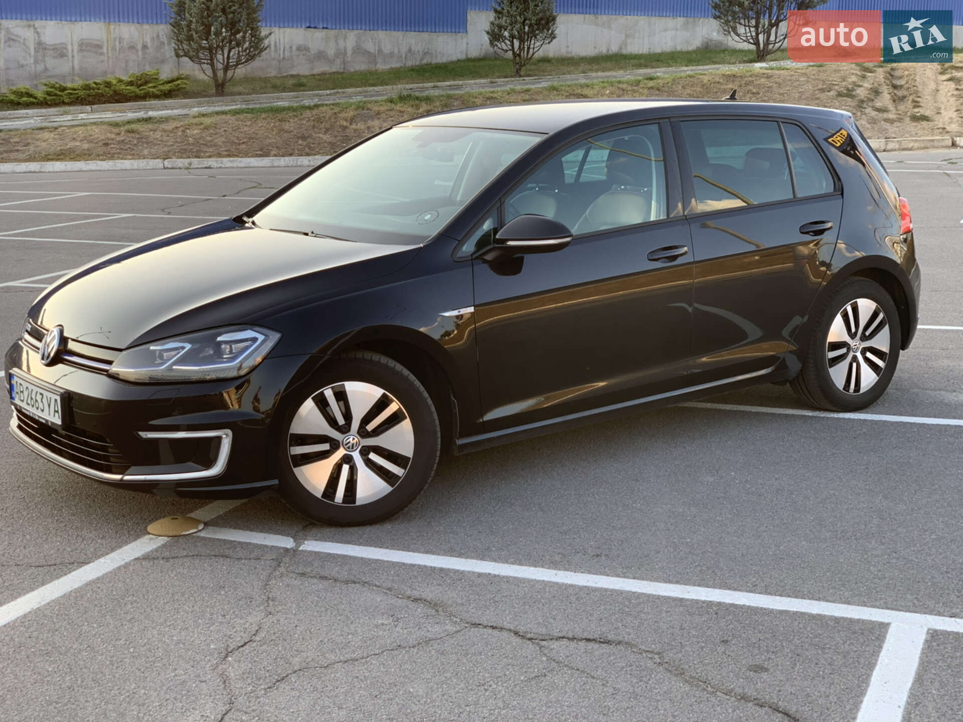 Volkswagen e-Golf 2017 VIN WVWZZZAUZH8950138 фото оголошення 4 з 30