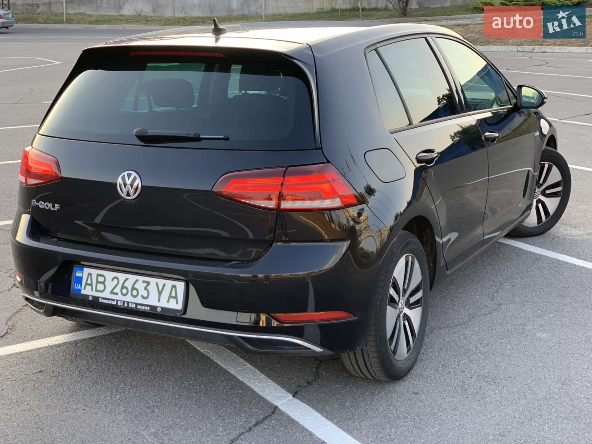 Volkswagen e-Golf 2017 VIN WVWZZZAUZH8950138 фото оголошення 10 з 30