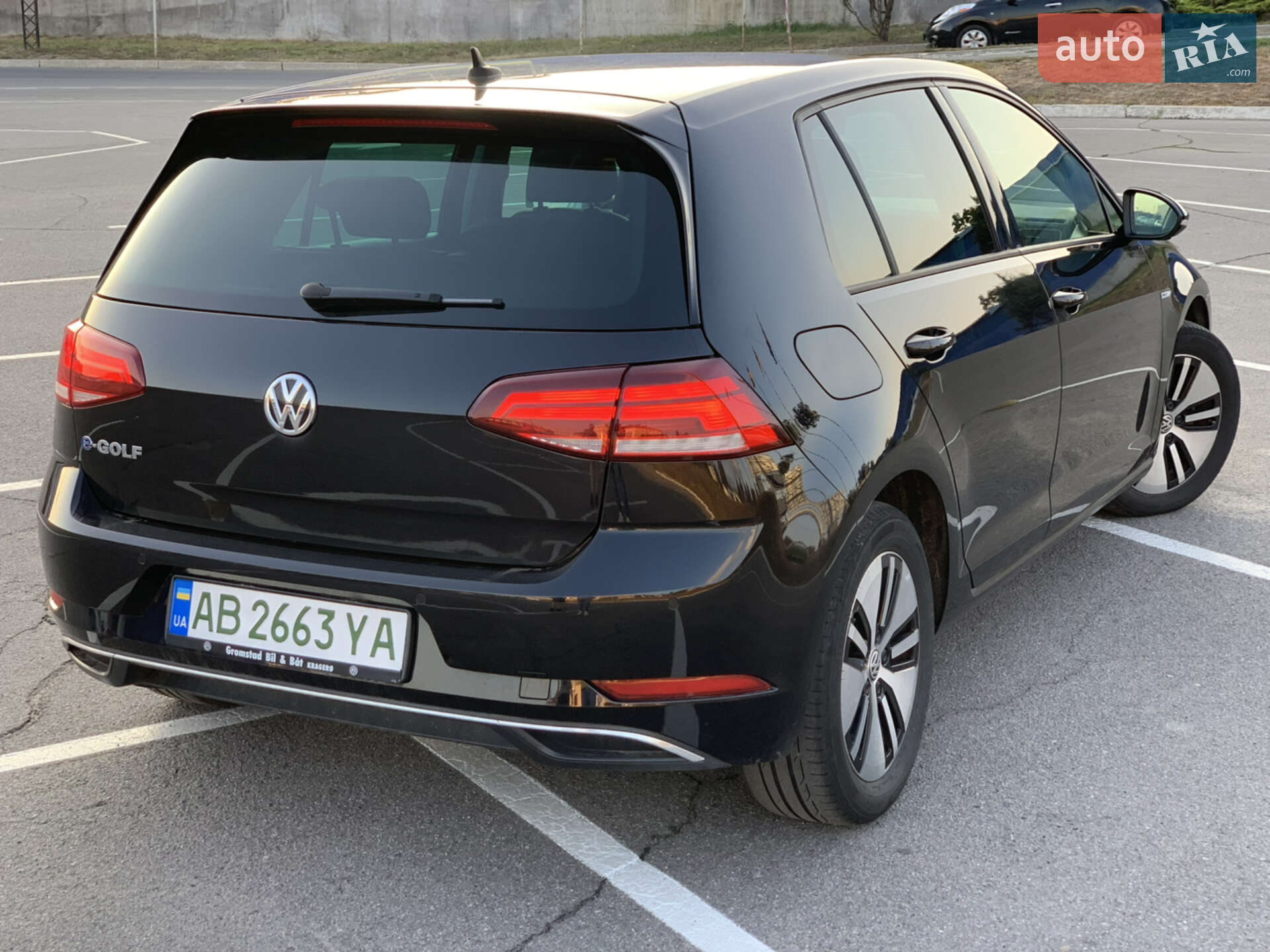 Volkswagen e-Golf 2017 VIN WVWZZZAUZH8950138 фото оголошення 11 з 30
