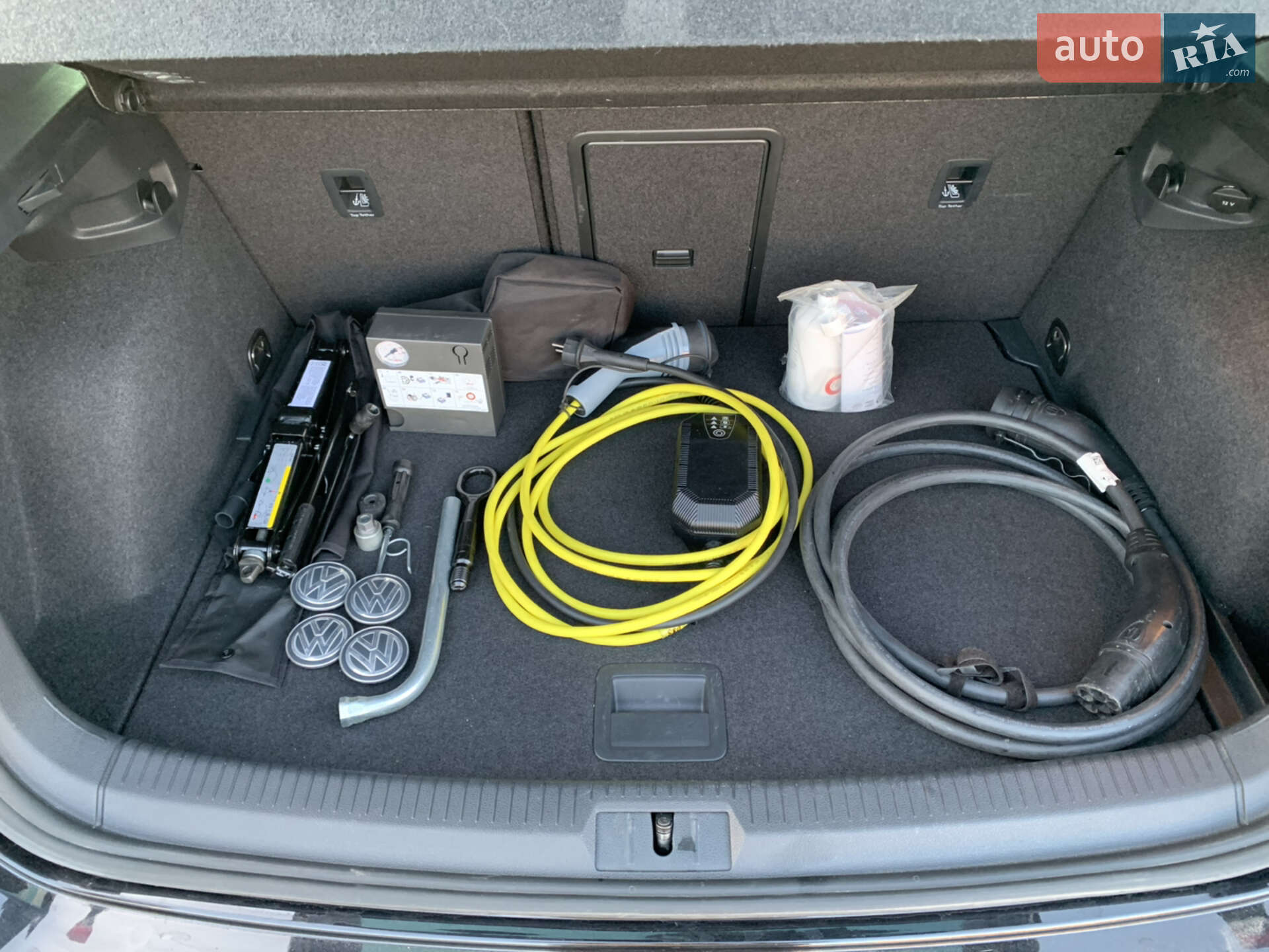 Volkswagen e-Golf 2017 VIN WVWZZZAUZH8950138 фото оголошення 22 з 30
