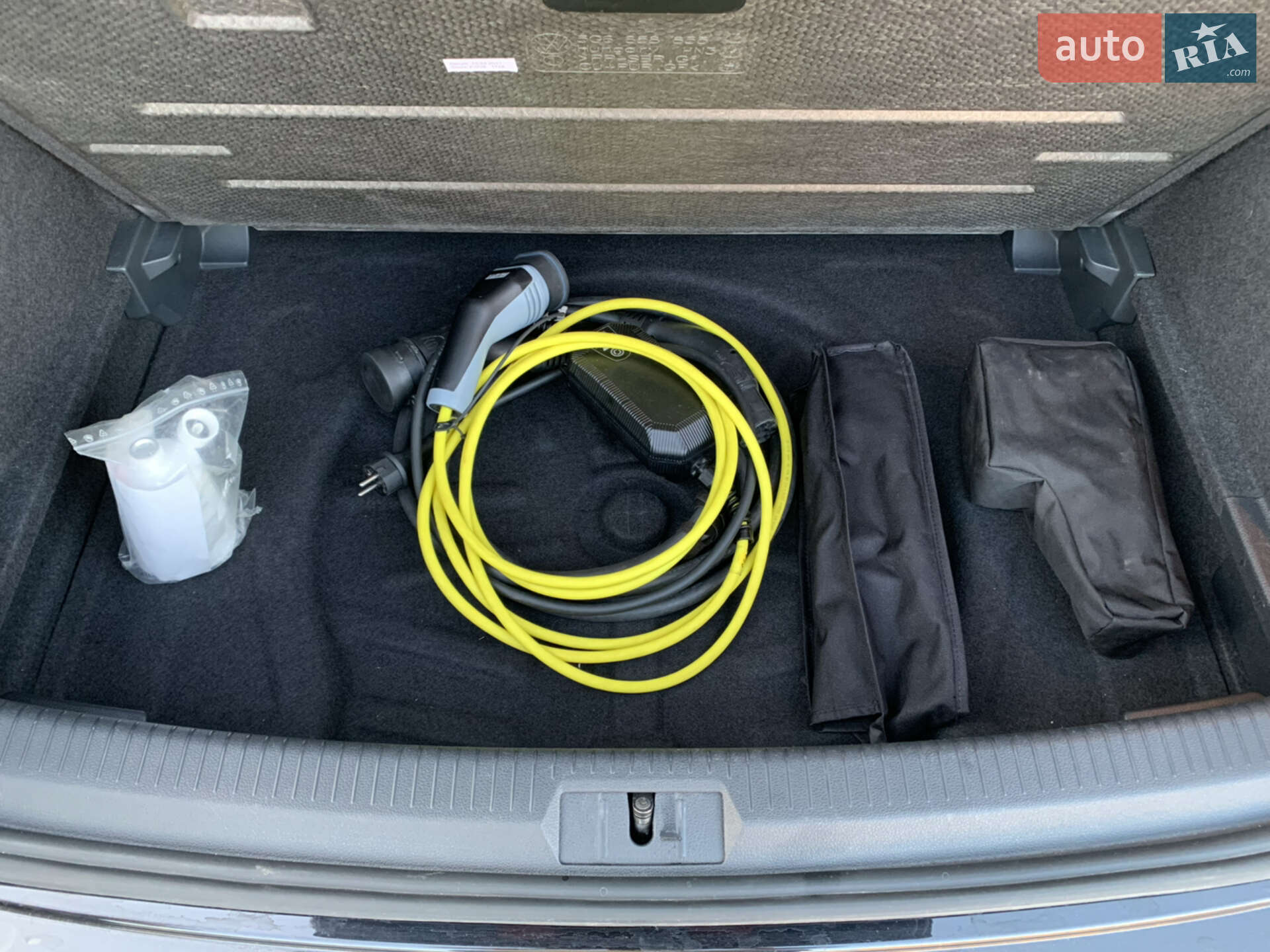 Volkswagen e-Golf 2017 VIN WVWZZZAUZH8950138 фото оголошення 20 з 30