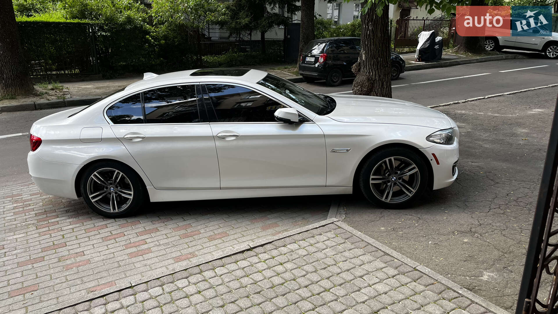 BMW 5 Series 2013 VIN WBA5B1C54ED477847 фото оголошення 4 з 9