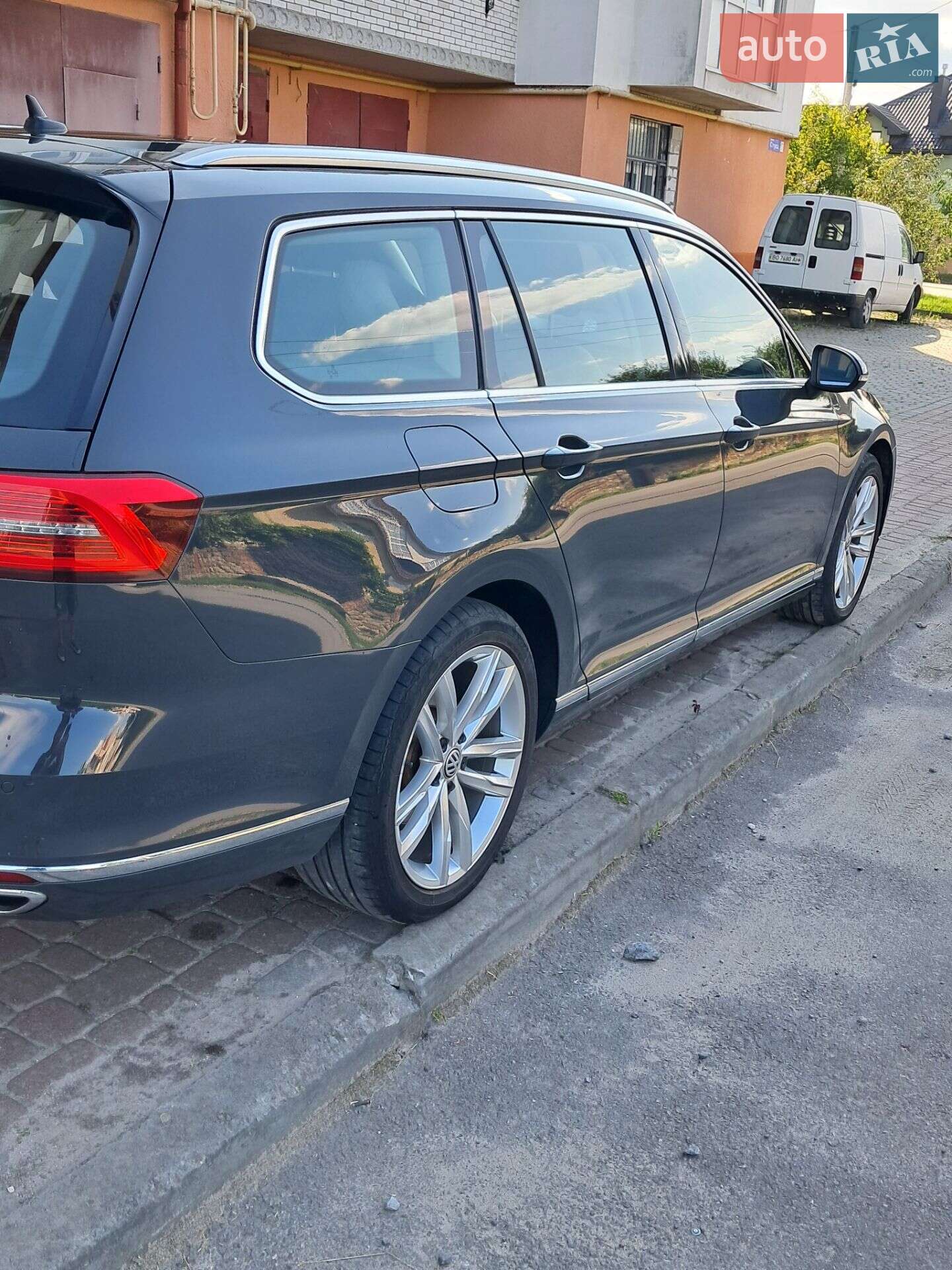 Volkswagen Passat 2017 VIN WVWZZZ3CZJE088930 фото оголошення 10 з 18
