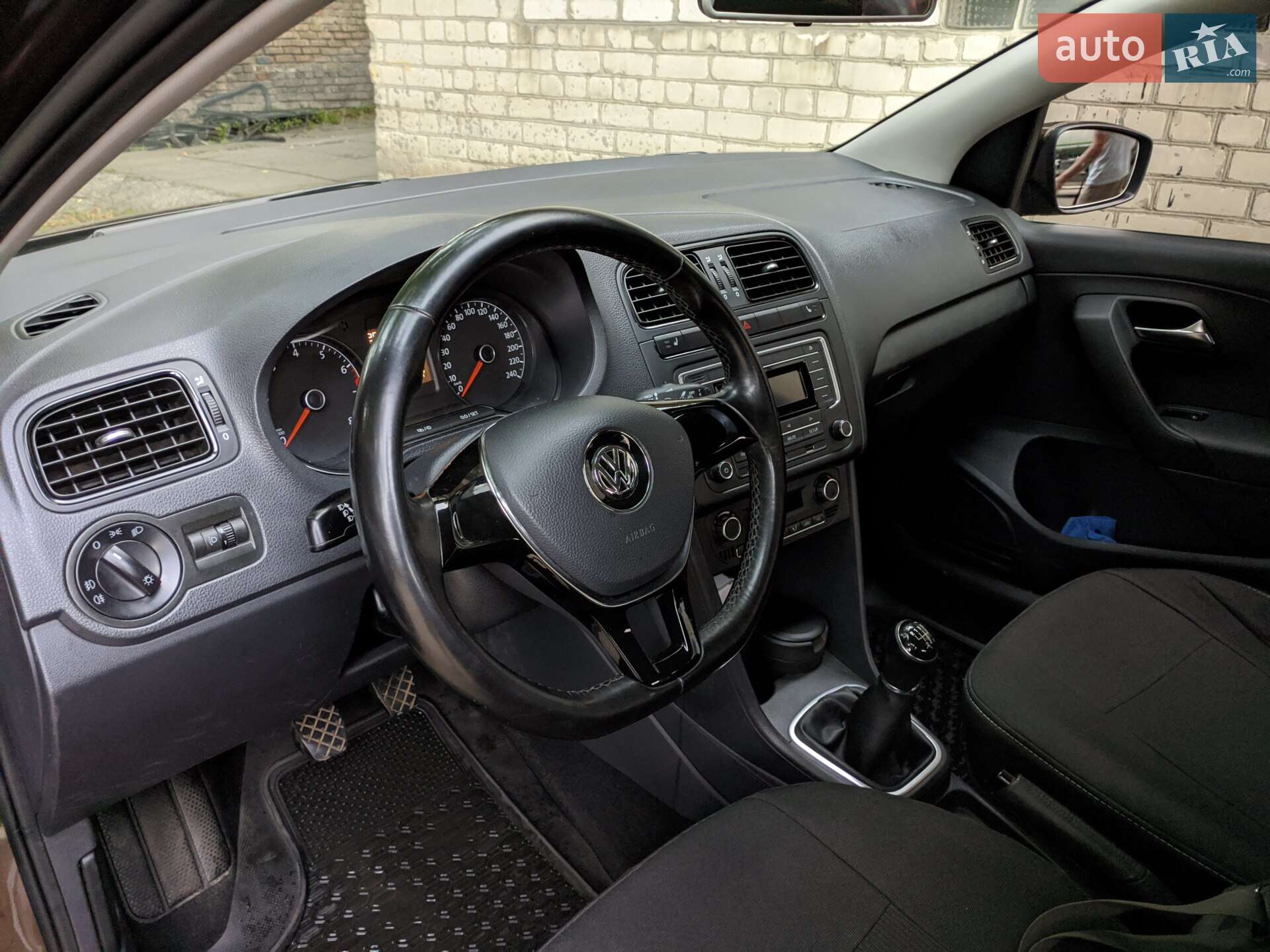 Volkswagen Polo 2017 VIN XW8ZZZ61ZHG055943 фото оголошення 3 з 7