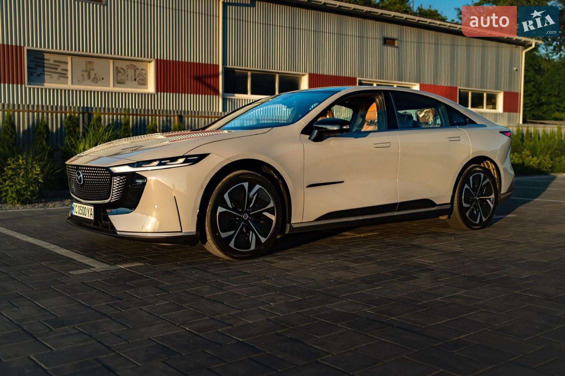 Mazda EZ-6 2025 VIN LVRHDAEK8SN015072 фото оголошення 2 з 6