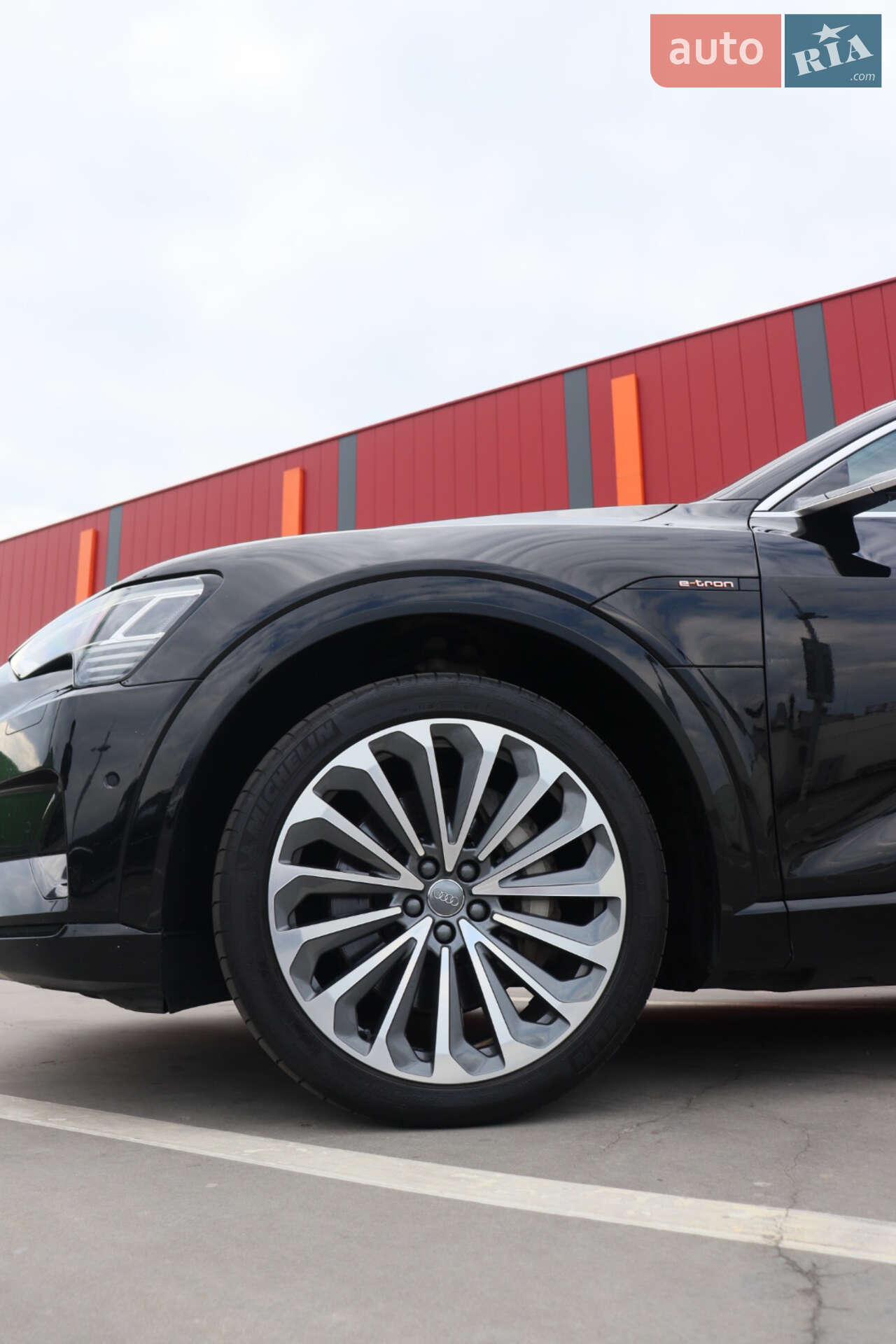 Audi e-tron 2019 VIN WAUZZZGE4KB013597 фото оголошення 6 з 43