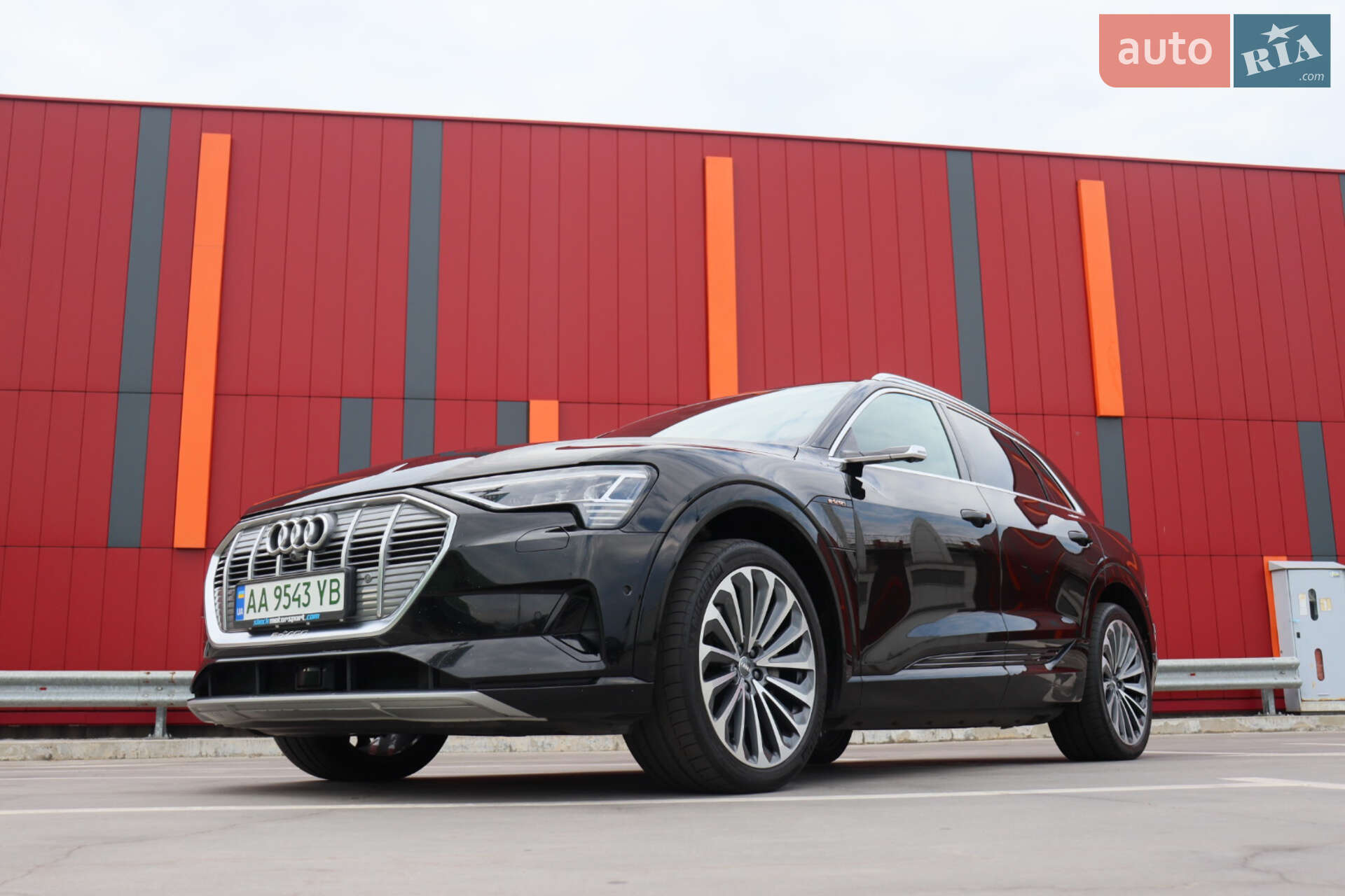 Audi e-tron 2019 VIN WAUZZZGE4KB013597 фото оголошення 5 з 43