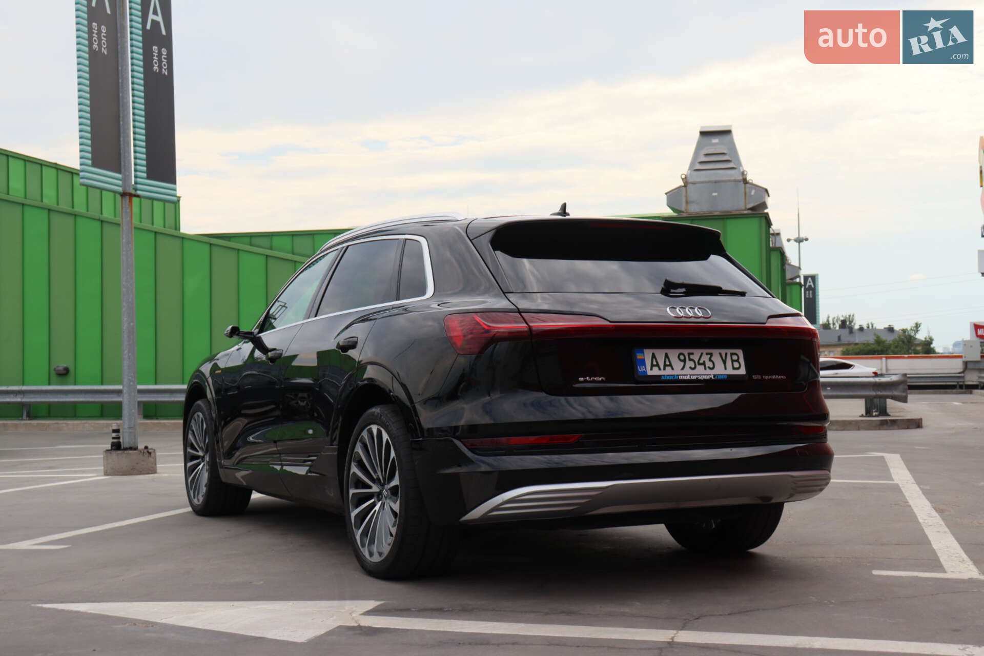 Audi e-tron 2019 VIN WAUZZZGE4KB013597 фото оголошення 4 з 43