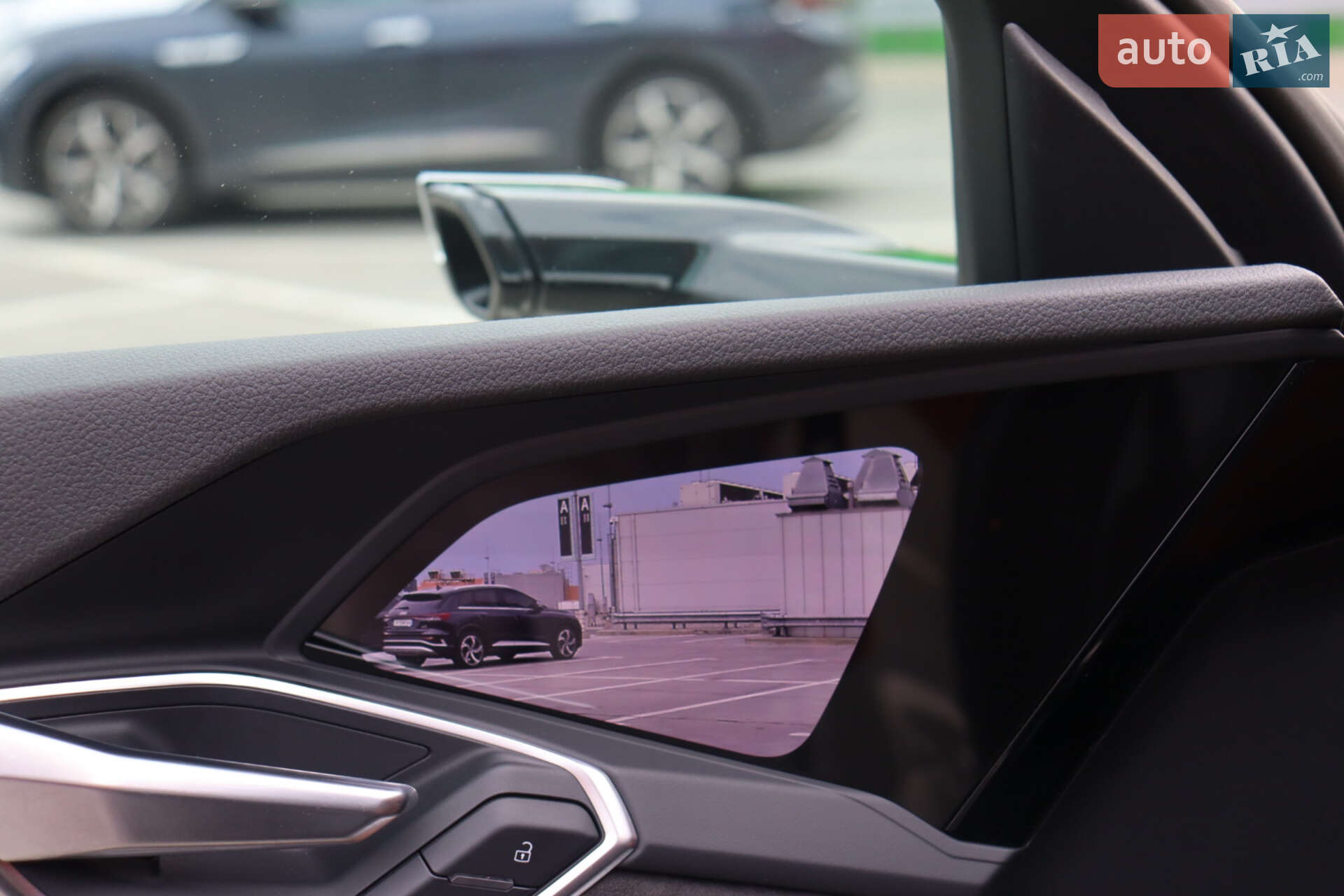 Audi e-tron 2019 VIN WAUZZZGE4KB013597 фото оголошення 7 з 43