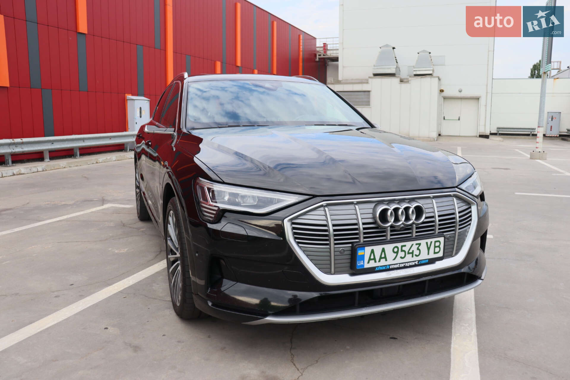 Audi e-tron 2019 VIN WAUZZZGE4KB013597 фото оголошення 8 з 43
