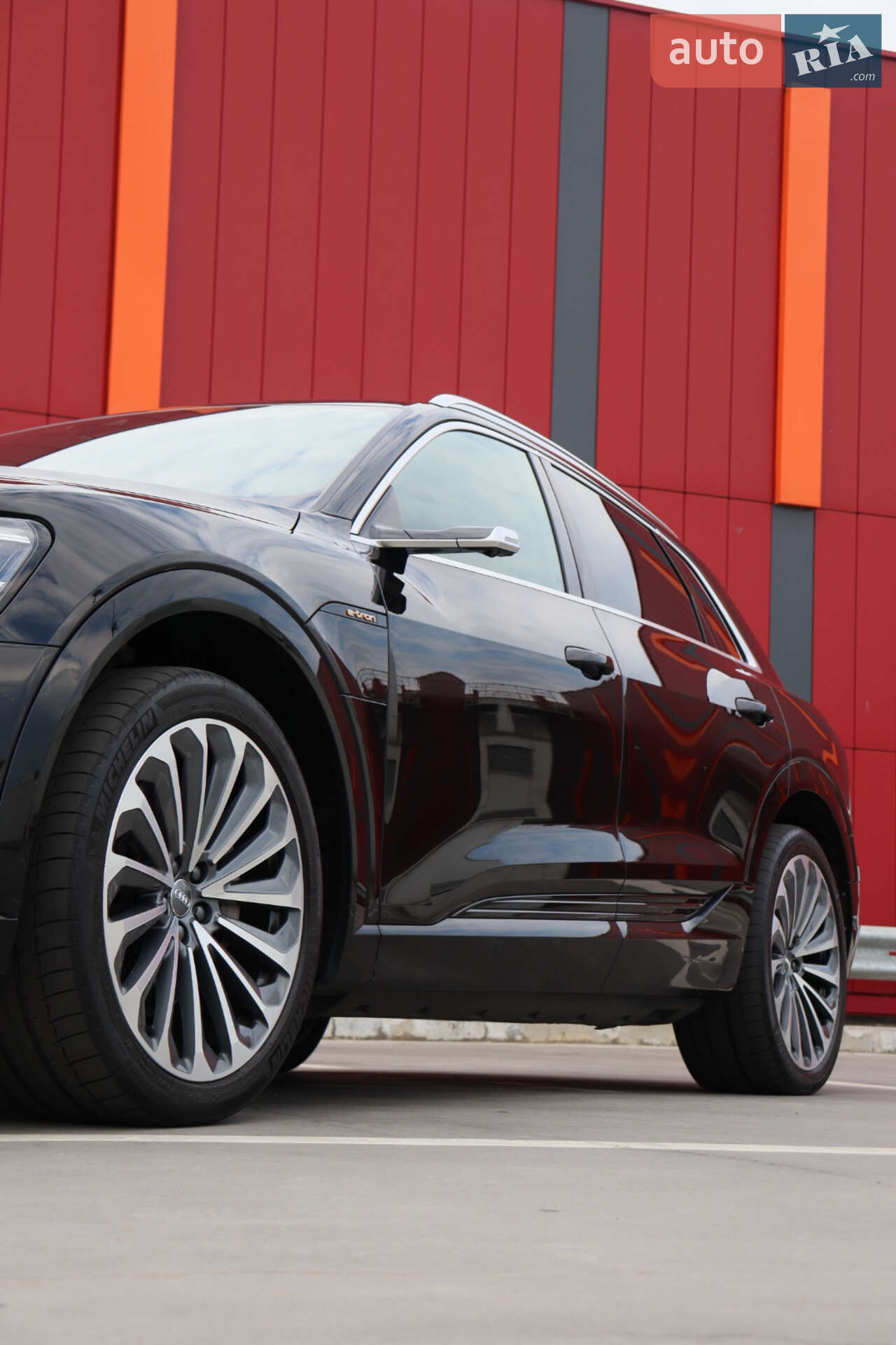Audi e-tron 2019 VIN WAUZZZGE4KB013597 фото оголошення 10 з 43