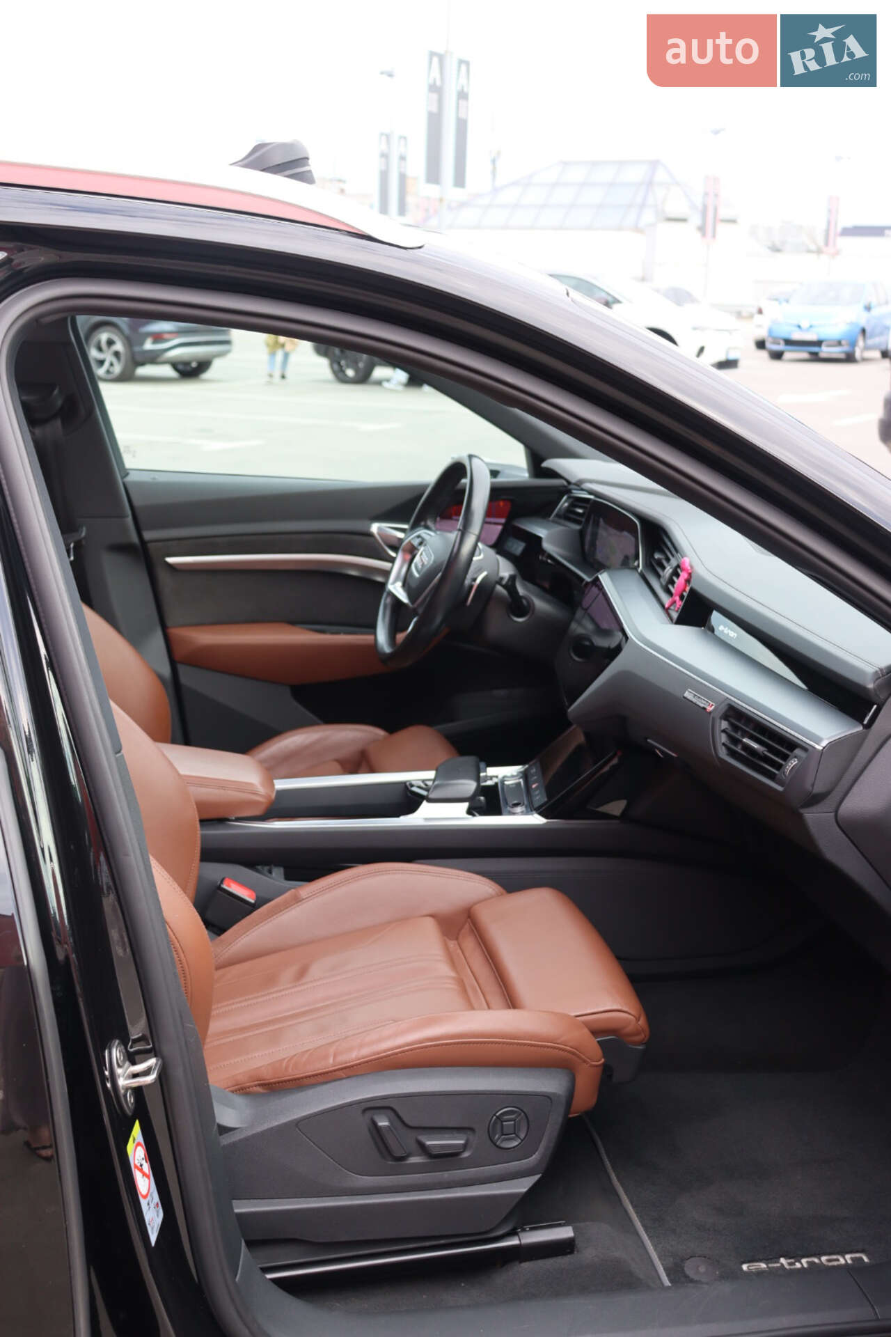 Audi e-tron 2019 VIN WAUZZZGE4KB013597 фото оголошення 18 з 43