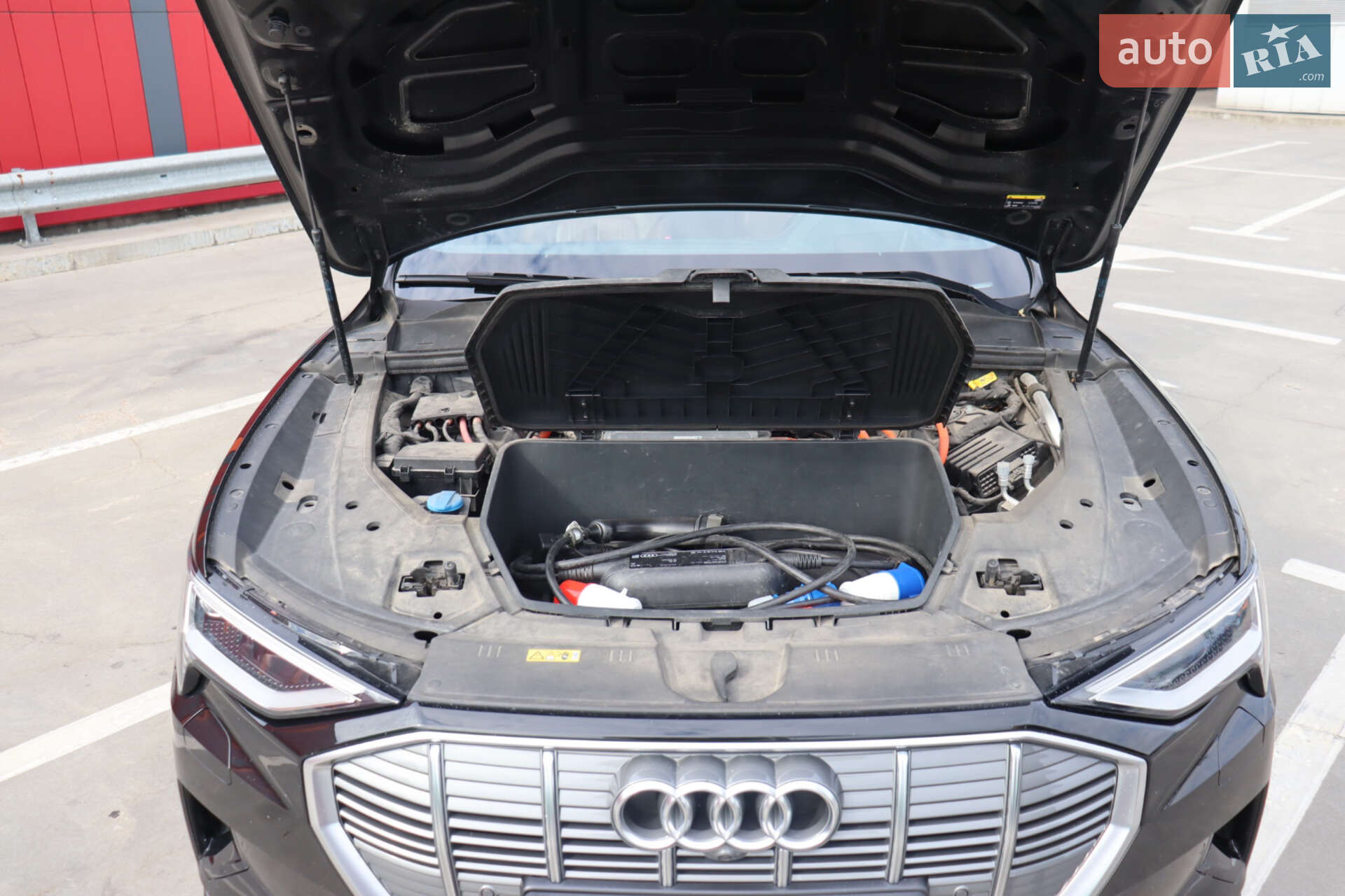 Audi e-tron 2019 VIN WAUZZZGE4KB013597 фото оголошення 26 з 43