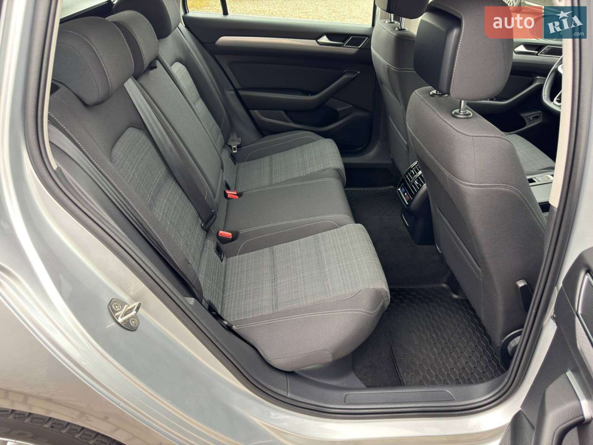Volkswagen Passat 2021 VIN WVWZZZ3CZME104734 фото оголошення 34 з 47