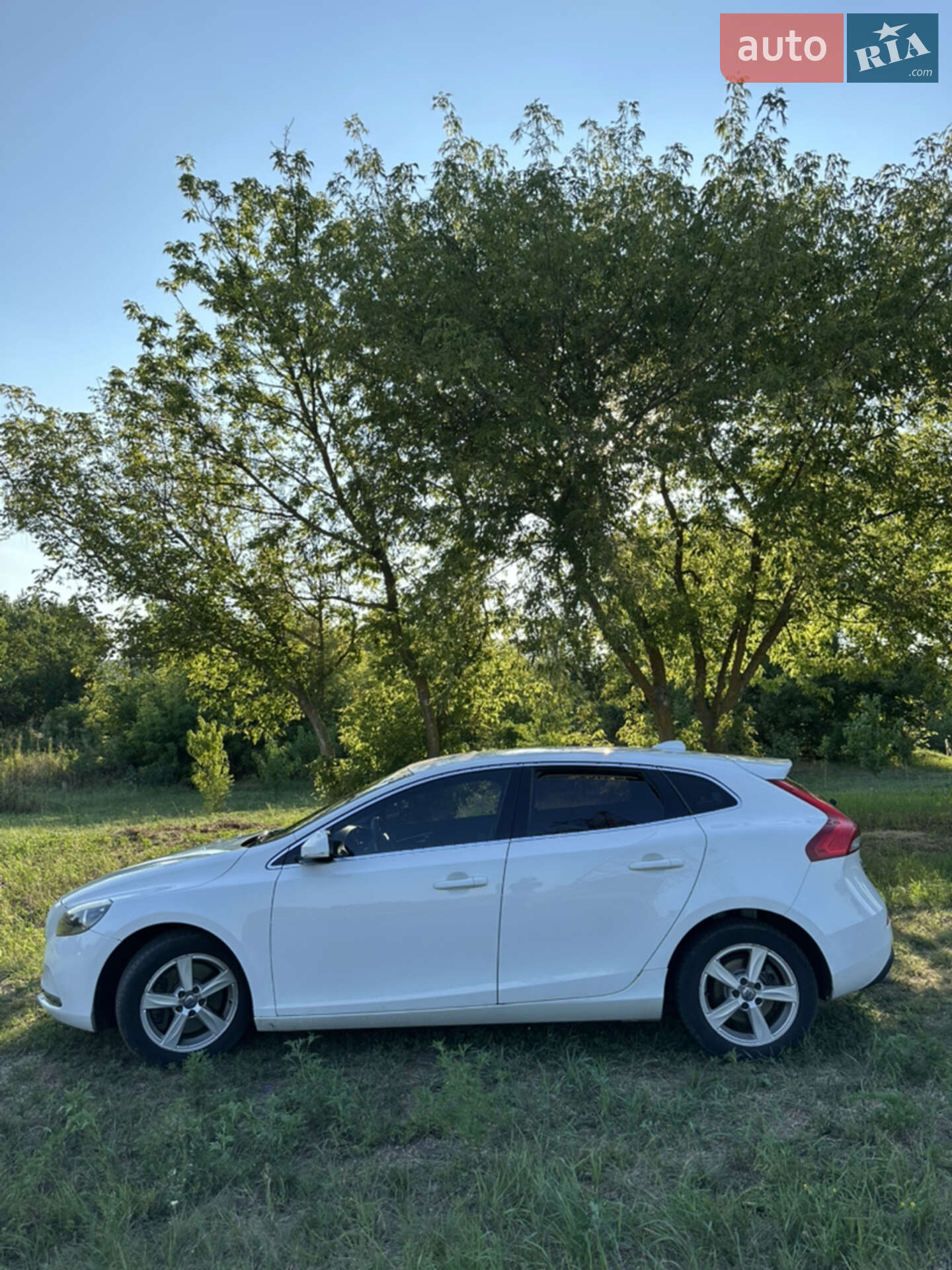 Volvo V40 2014 VIN YV1MV5150E2132470 фото оголошення 3 з 28