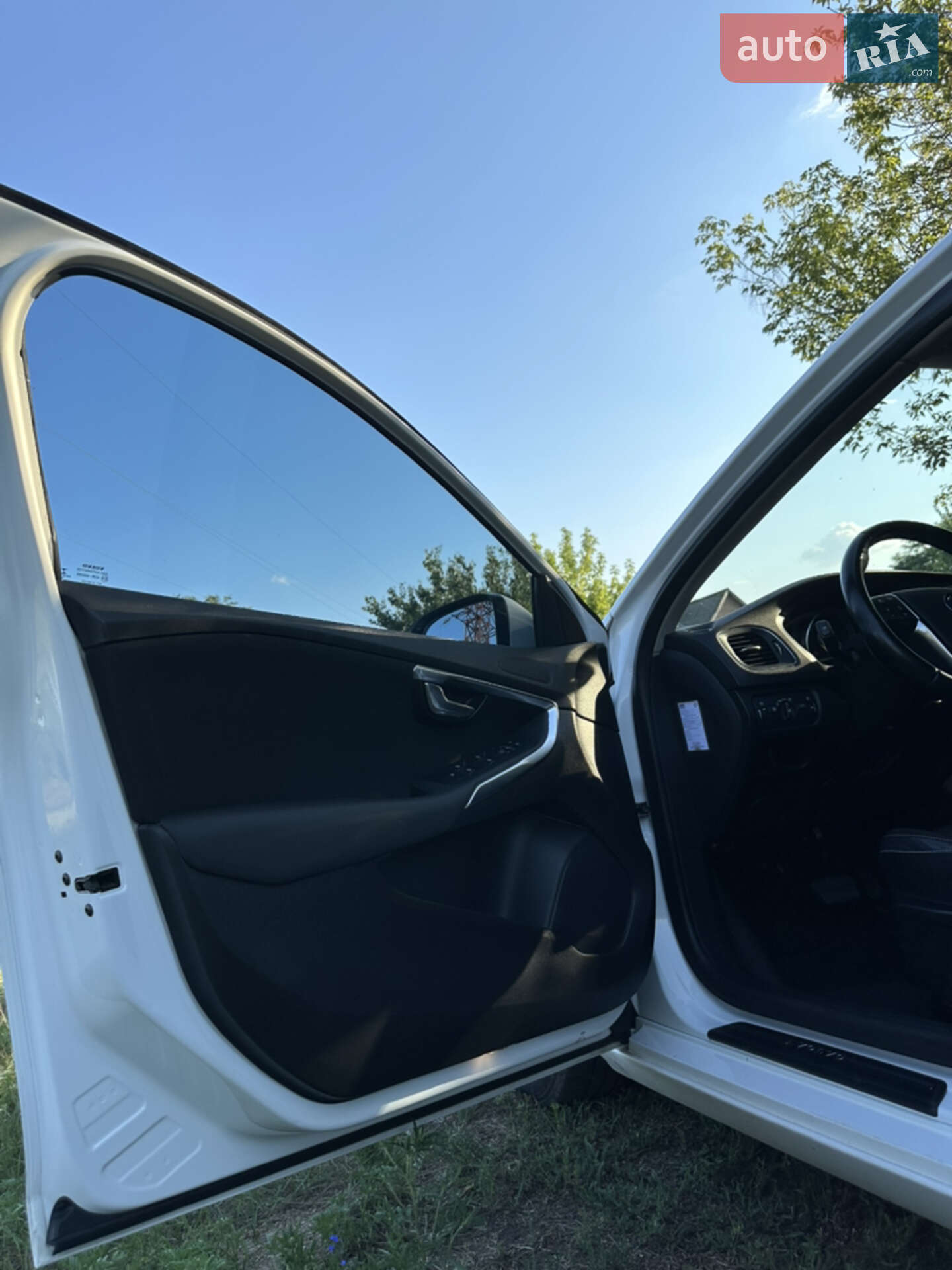 Volvo V40 2014 VIN YV1MV5150E2132470 фото оголошення 17 з 28