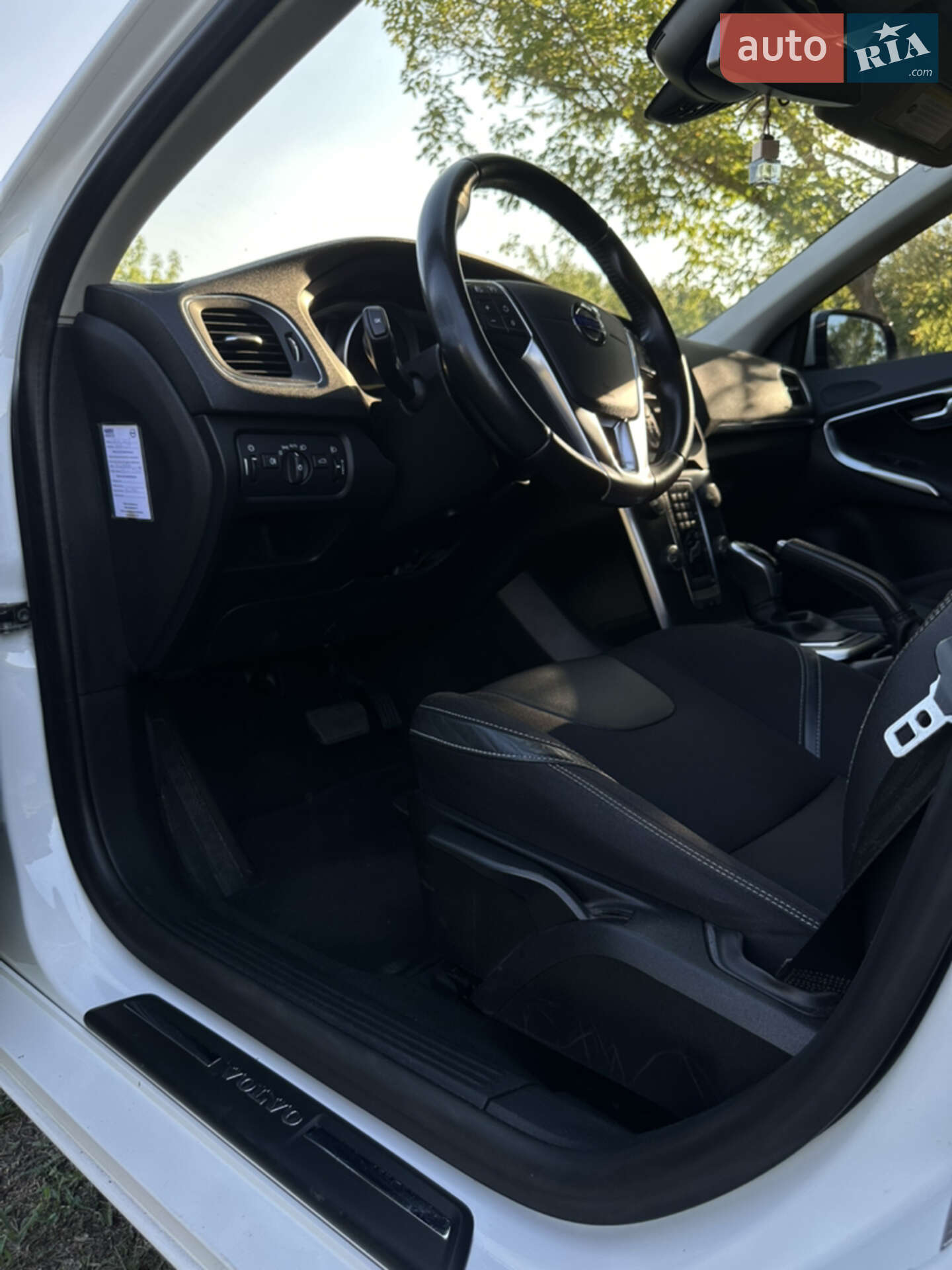 Volvo V40 2014 VIN YV1MV5150E2132470 фото оголошення 16 з 28