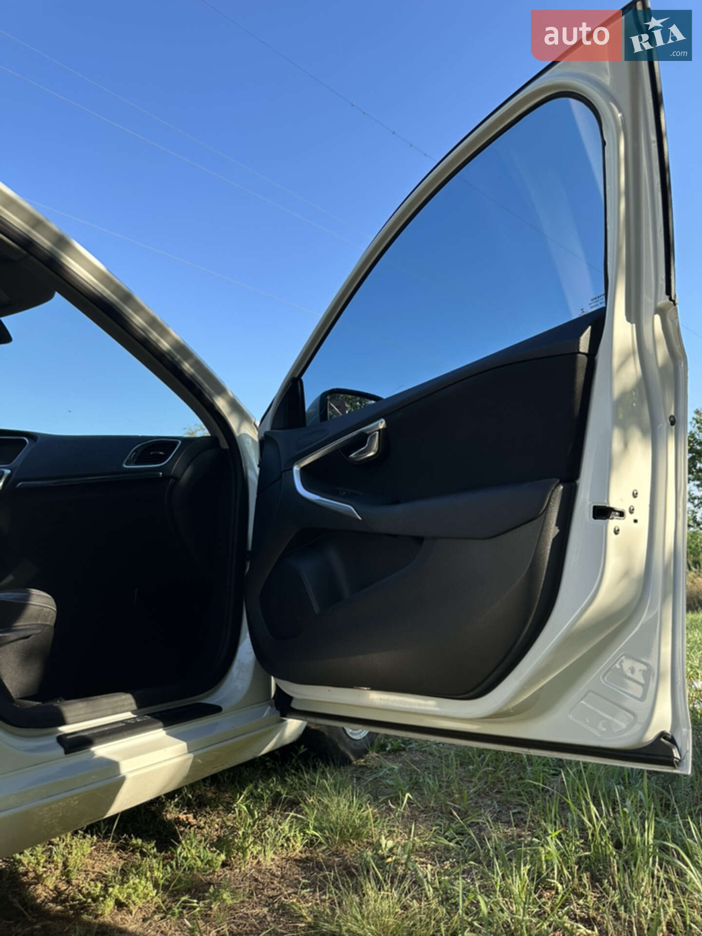 Volvo V40 2014 VIN YV1MV5150E2132470 фото оголошення 20 з 28