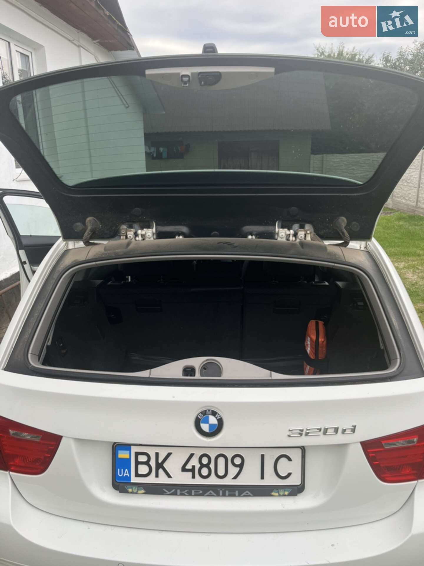 BMW 3 Series 2012 VIN WBAUY310X0F468211 фото оголошення 2 з 16