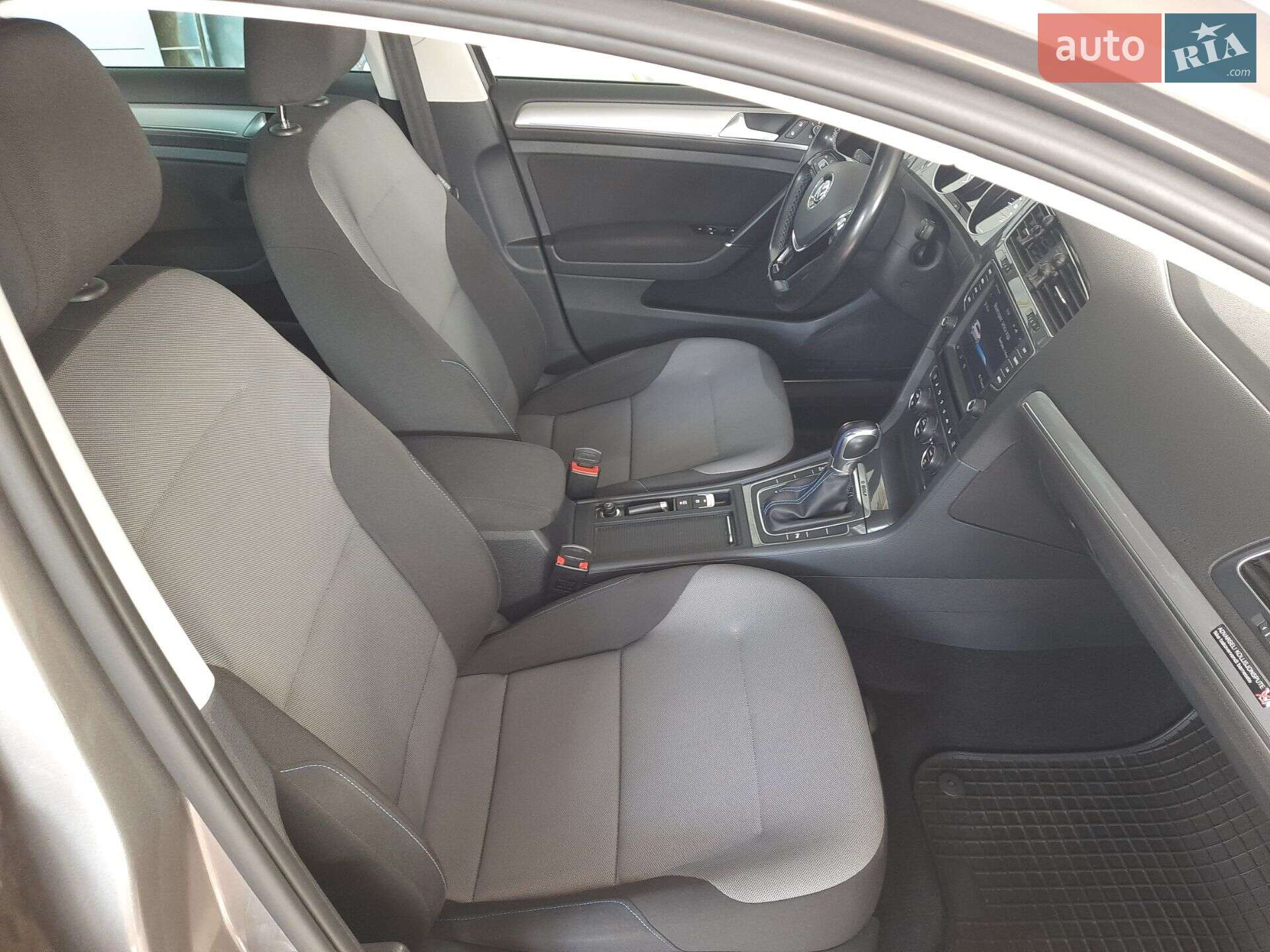 Volkswagen e-Golf 2015 VIN WVWZZZAUZFW907031 фото оголошення 15 з 33