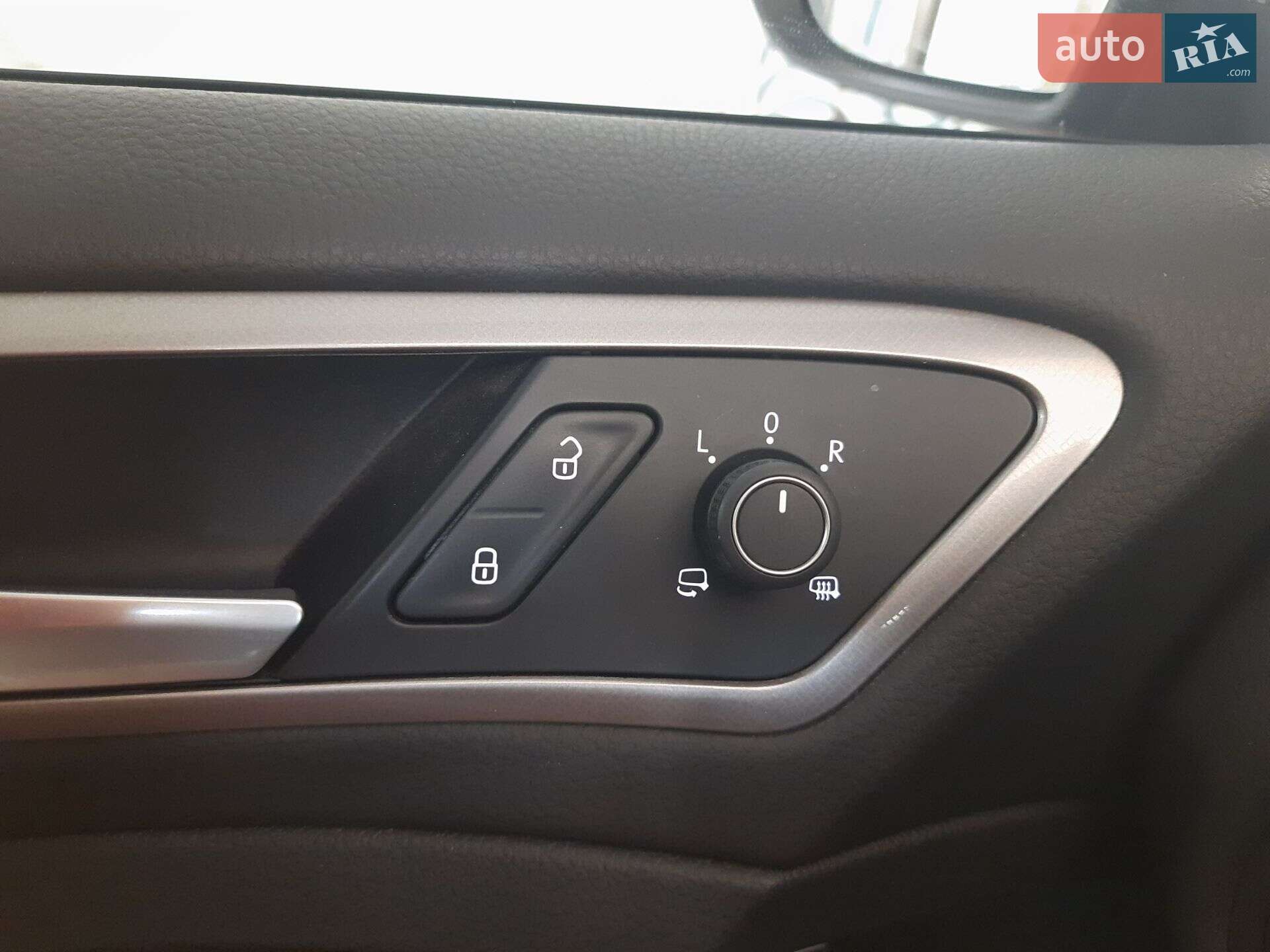 Volkswagen e-Golf 2015 VIN WVWZZZAUZFW907031 фото оголошення 17 з 33