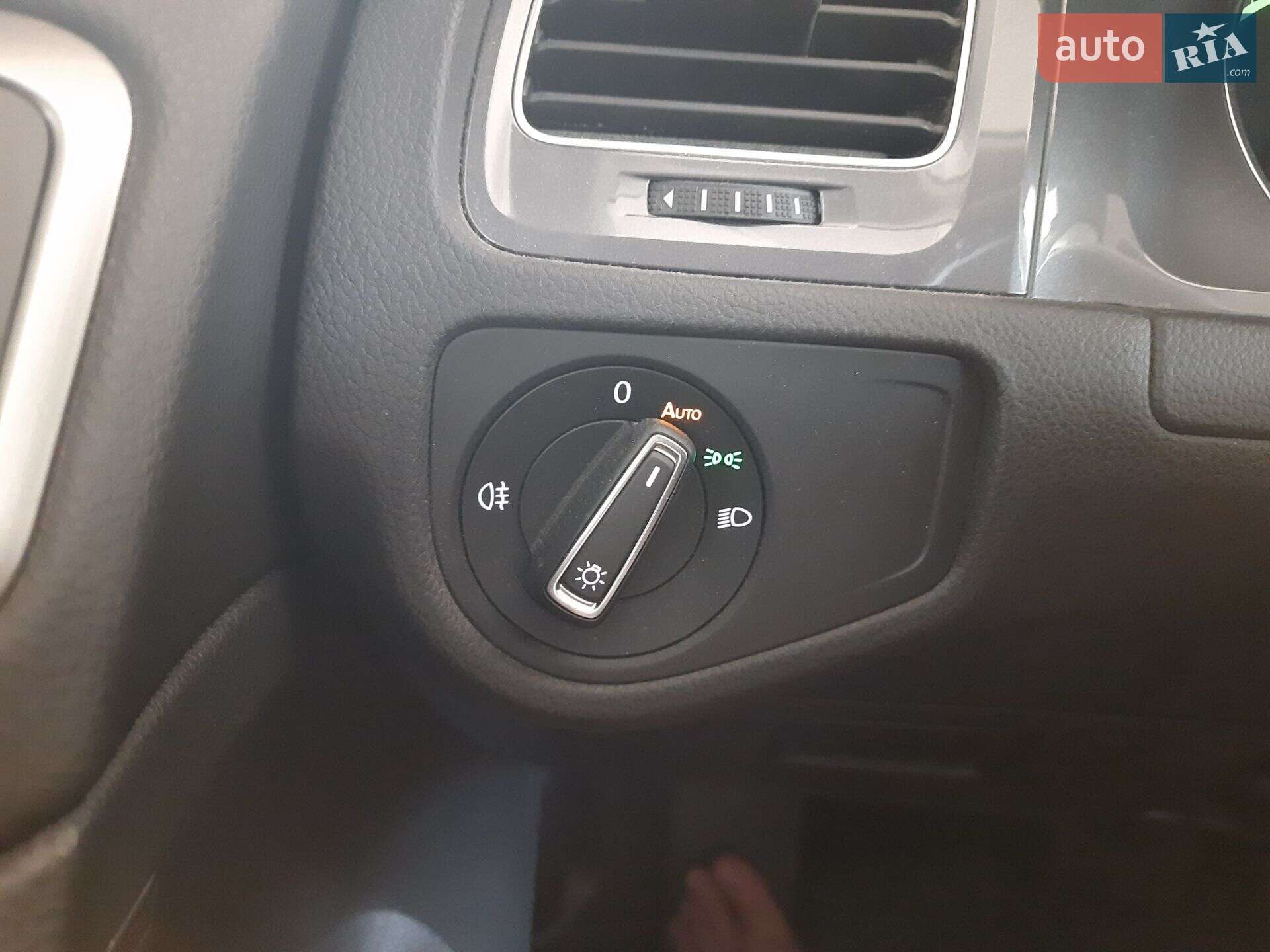 Volkswagen e-Golf 2015 VIN WVWZZZAUZFW907031 фото оголошення 22 з 33