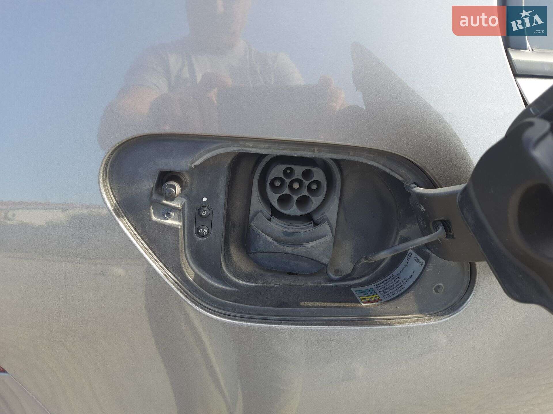 Volkswagen e-Golf 2015 VIN WVWZZZAUZFW907031 фото оголошення 28 з 33