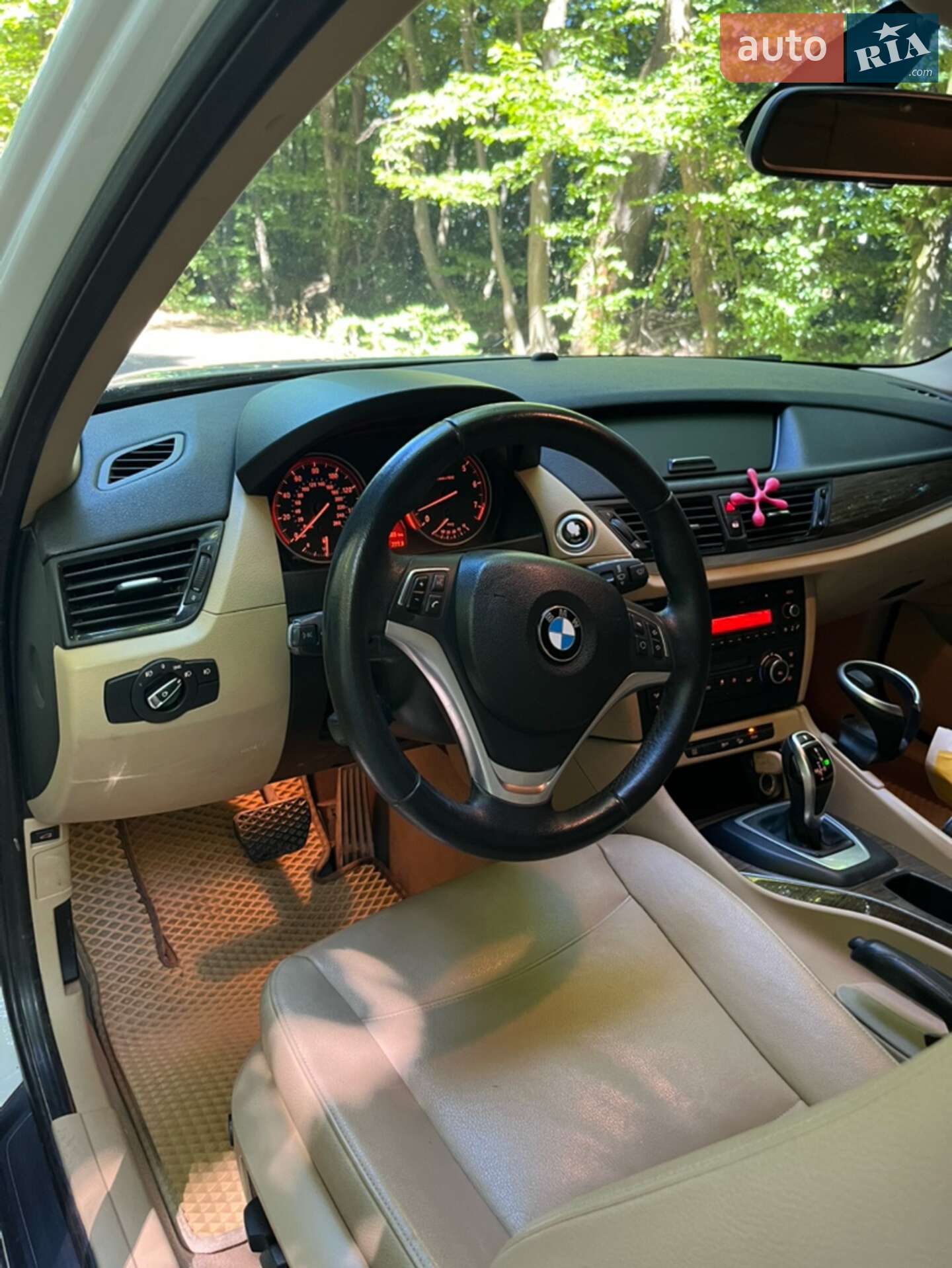 BMW X1 2014 VIN WBAVL1C52FVY26092 фото оголошення 3 з 8