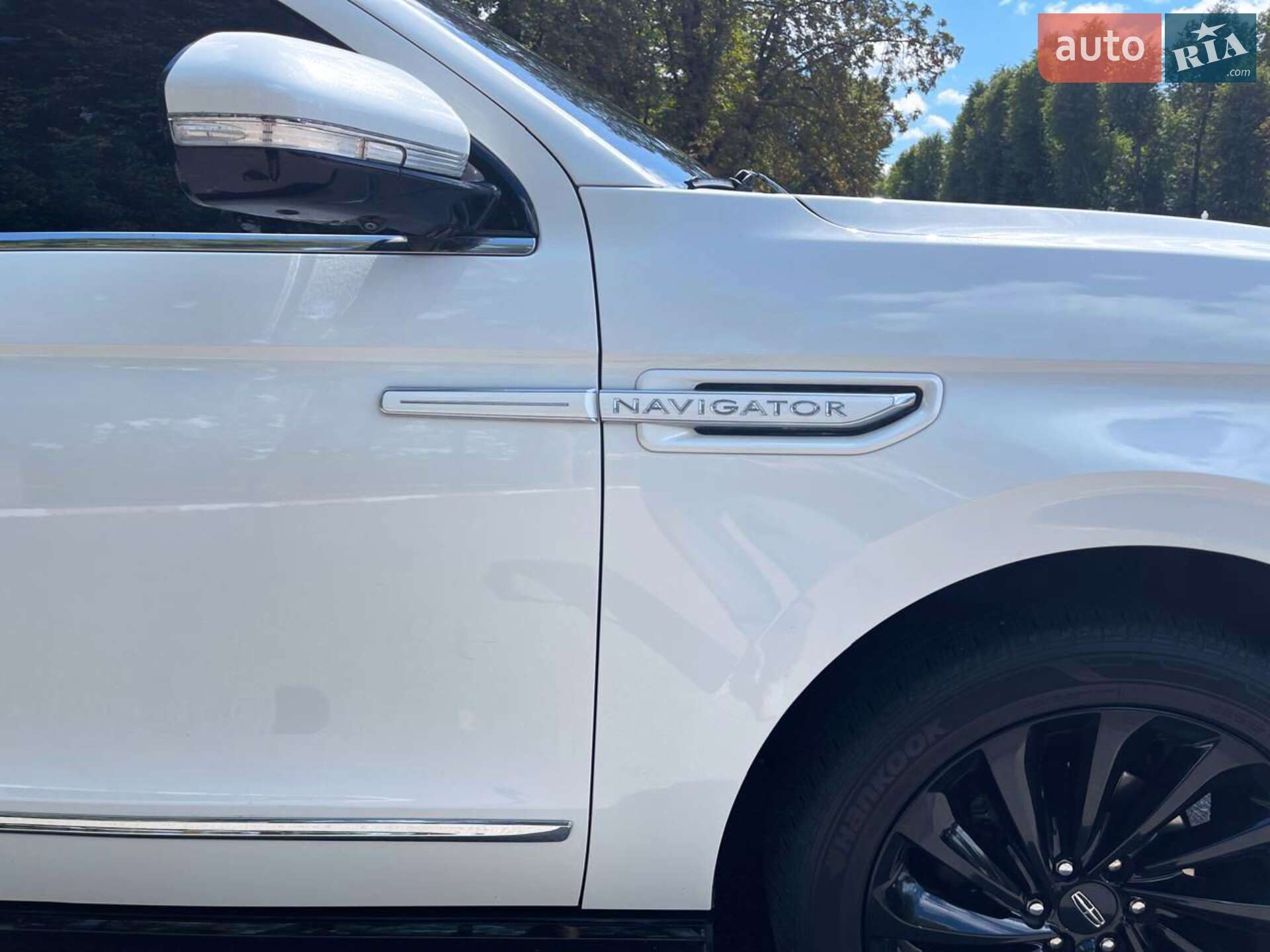 Lincoln Navigator 2019 VIN 5LMJJ2LT1LEL00178 фото оголошення 3 з 25