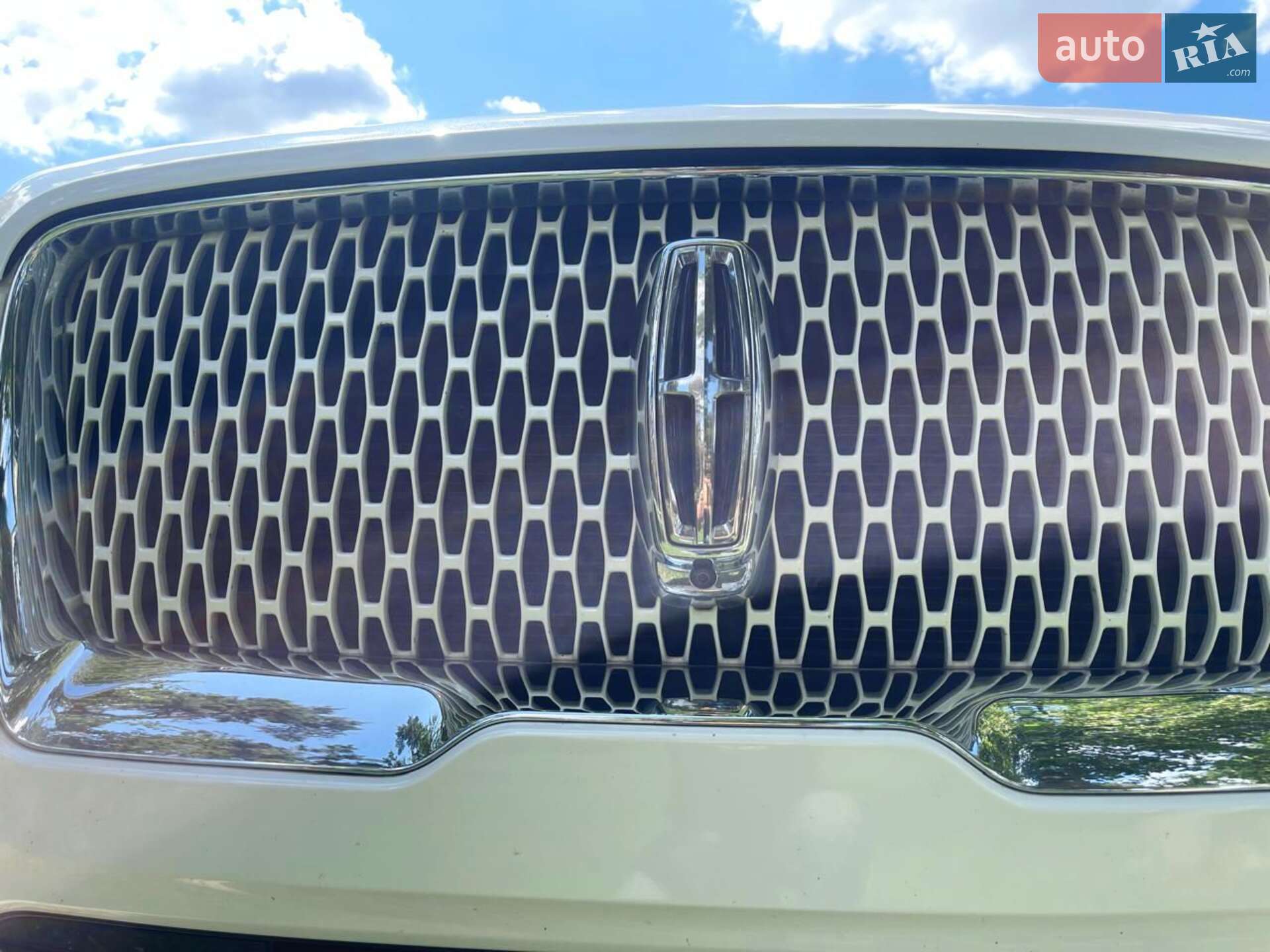 Lincoln Navigator 2019 VIN 5LMJJ2LT1LEL00178 фото оголошення 4 з 25