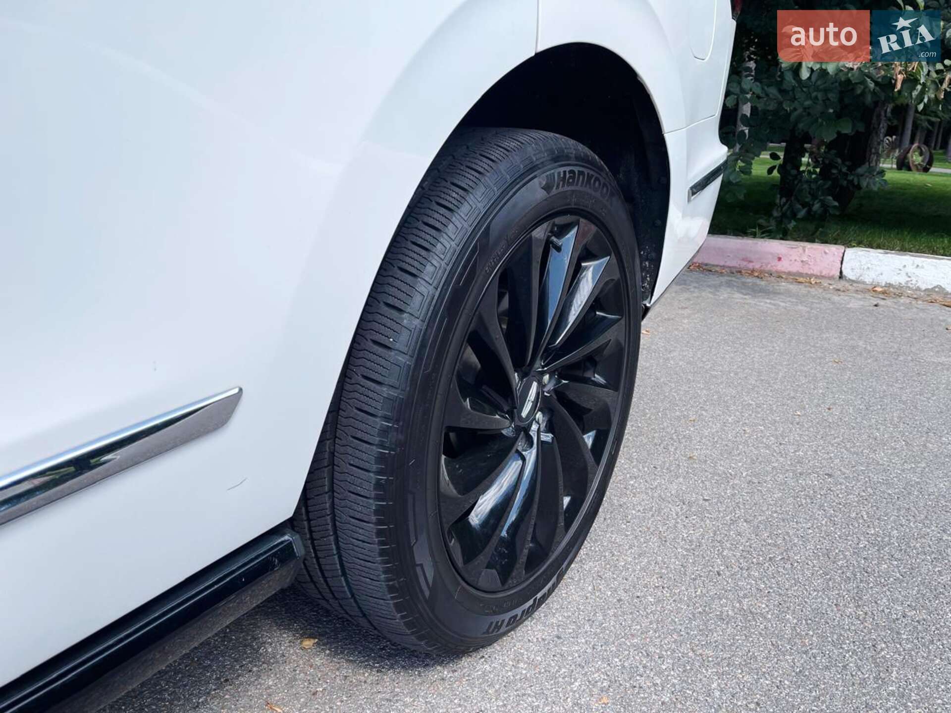 Lincoln Navigator 2019 VIN 5LMJJ2LT1LEL00178 фото оголошення 5 з 25
