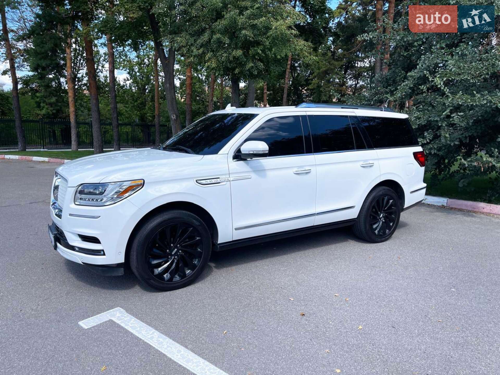 Lincoln Navigator 2019 VIN 5LMJJ2LT1LEL00178 фото оголошення 8 з 25