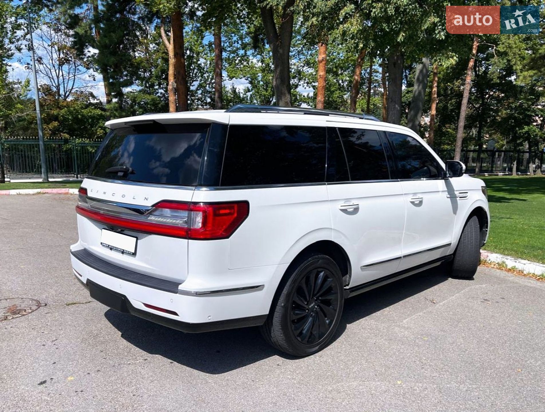 Lincoln Navigator 2019 VIN 5LMJJ2LT1LEL00178 фото оголошення 11 з 25