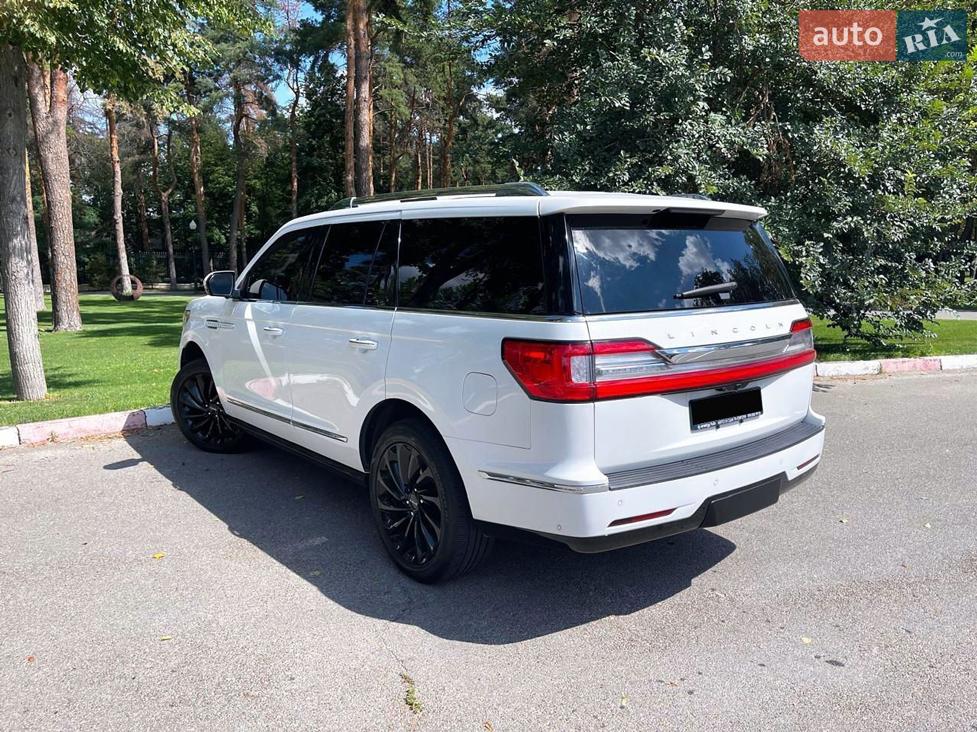 Lincoln Navigator 2019 VIN 5LMJJ2LT1LEL00178 фото оголошення 13 з 25