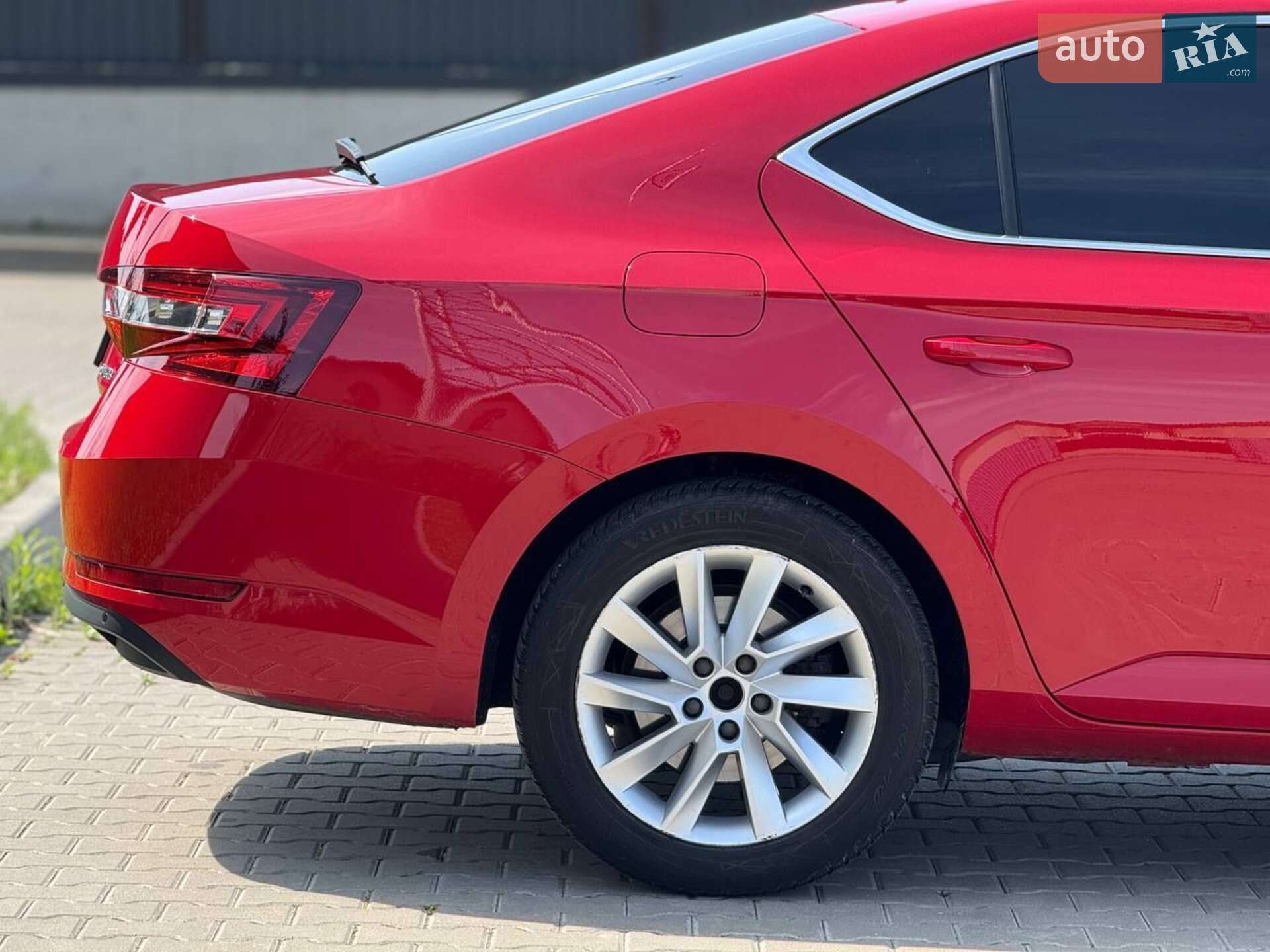 SKODA SUPERB 2018 VIN TMBCJ7NP8J7566019 фото оголошення 9 з 60
