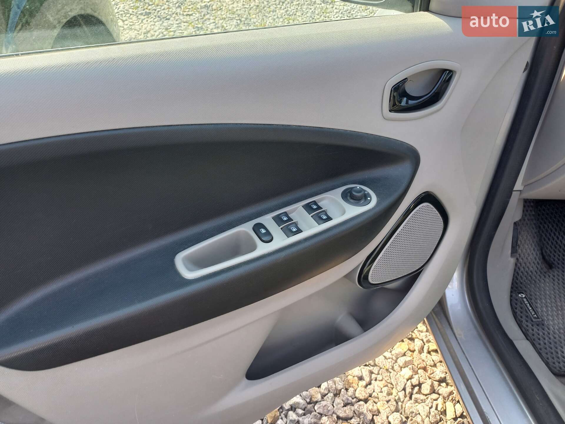 Renault Zoe 2015 VIN VF1AGVYB053453841 фото оголошення 2 з 11