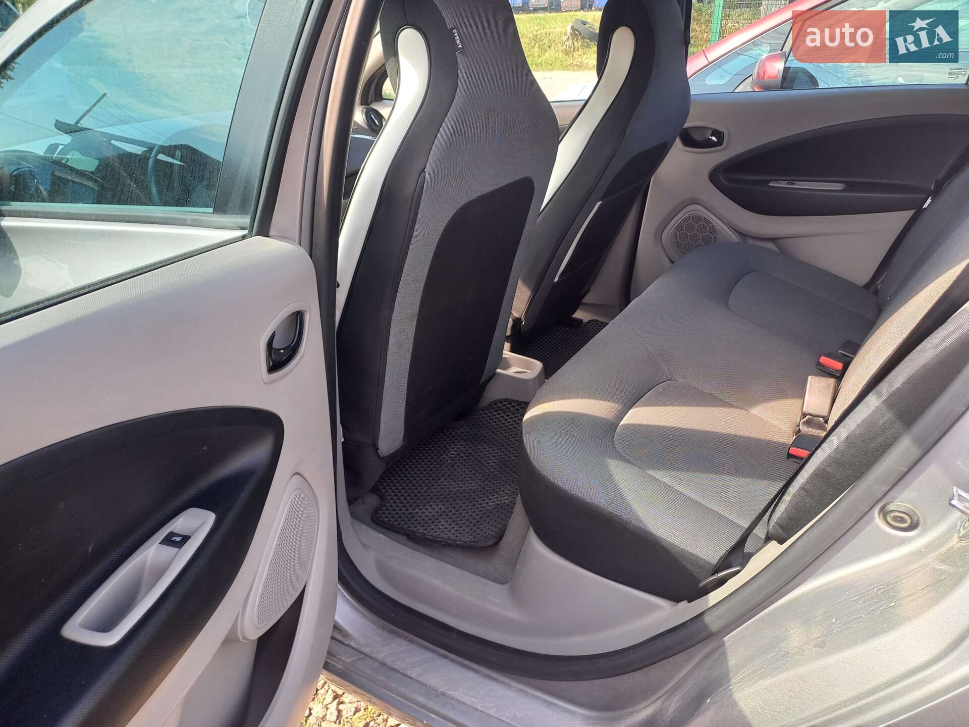 Renault Zoe 2015 VIN VF1AGVYB053453841 фото оголошення 3 з 11