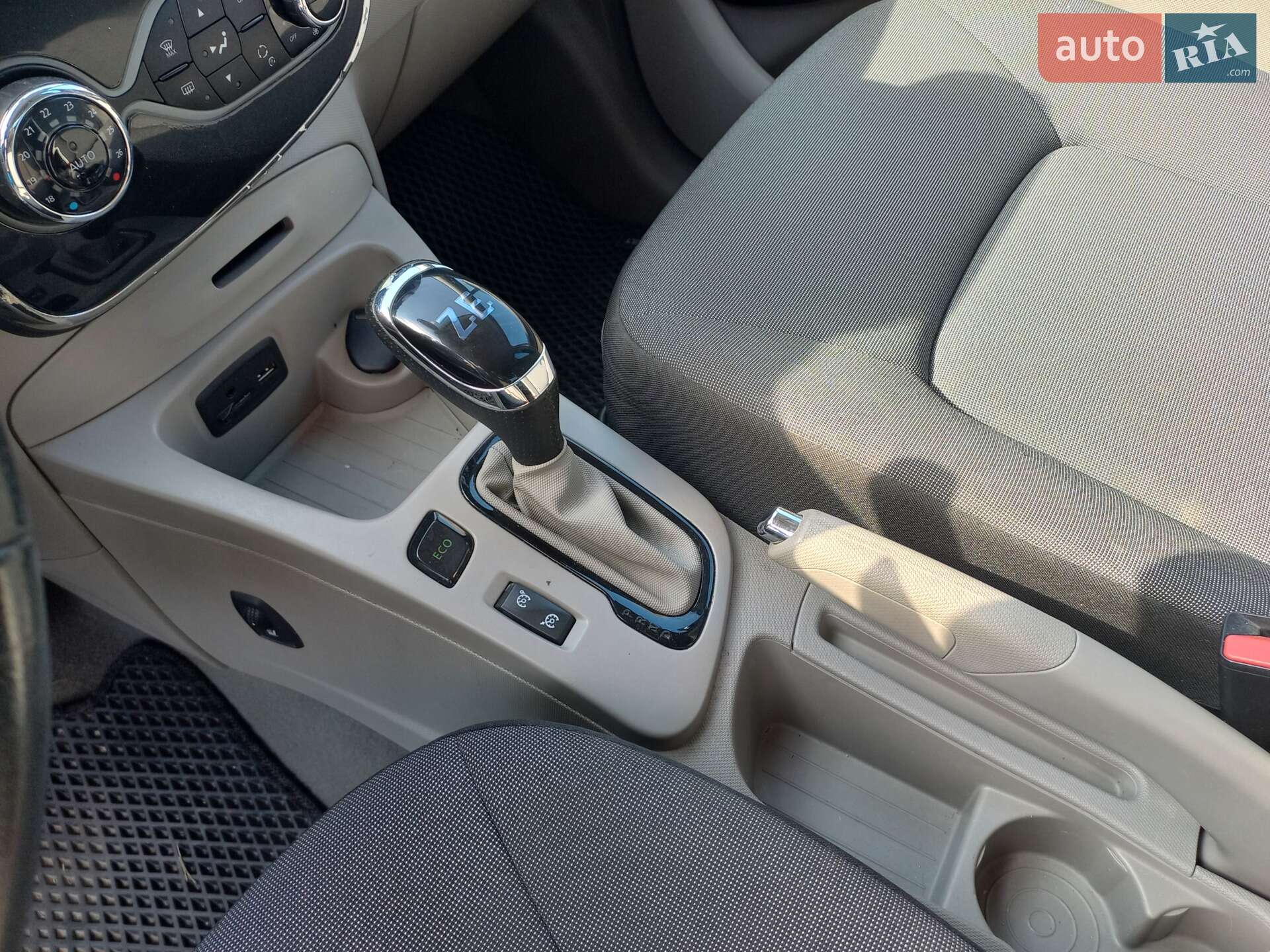 Renault Zoe 2015 VIN VF1AGVYB053453841 фото оголошення 4 з 11