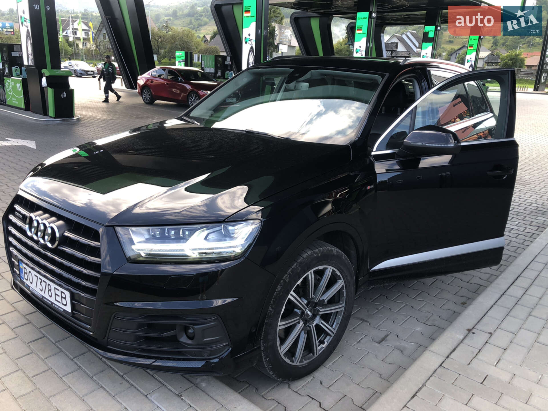 Audi Q7 2015 VIN WA1LAAF70HD000468 фото оголошення 2 з 96
