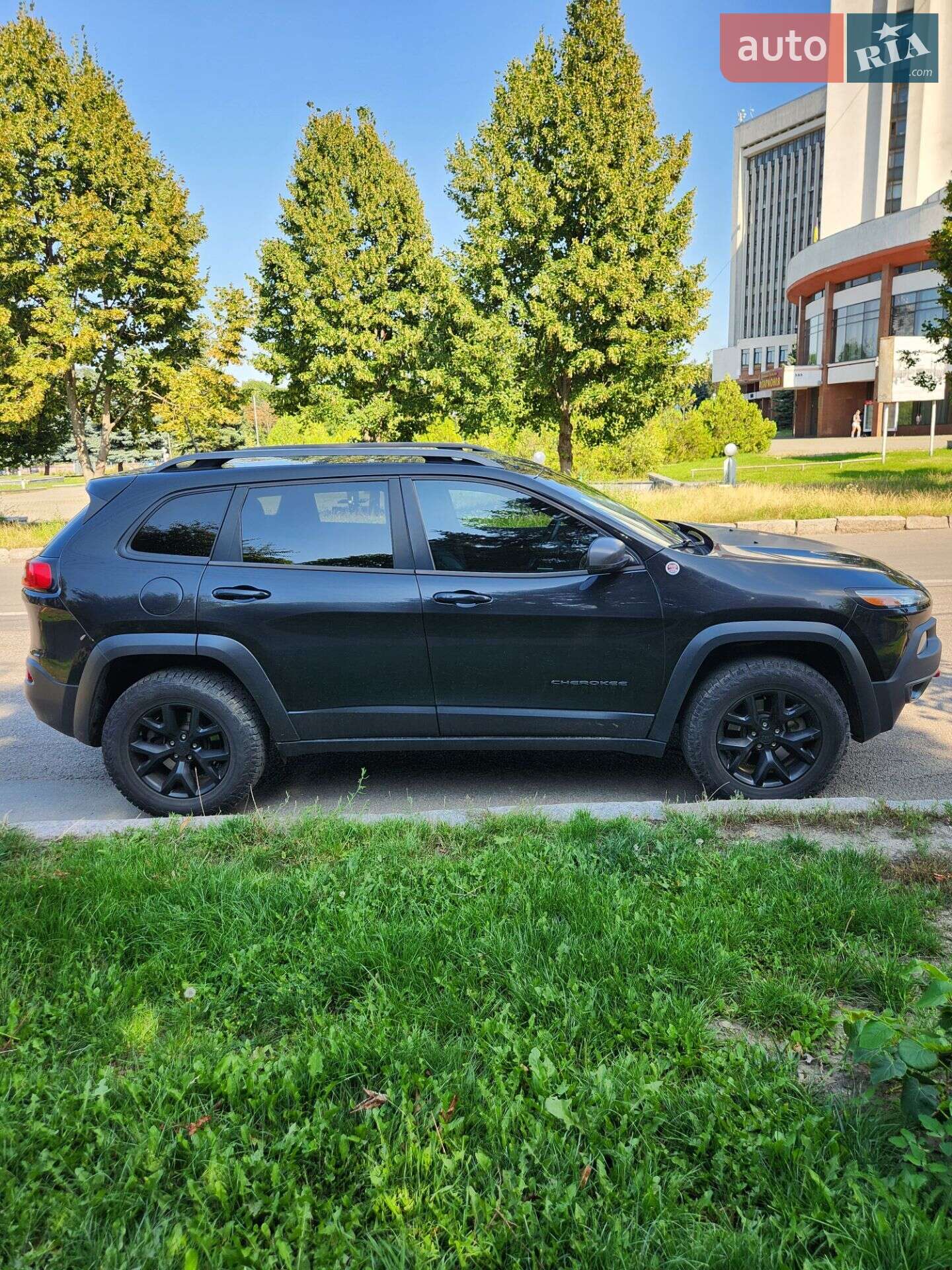 Jeep Cherokee 2017 VIN 1C4PJMBB7JD505335 фото оголошення 12 з 23