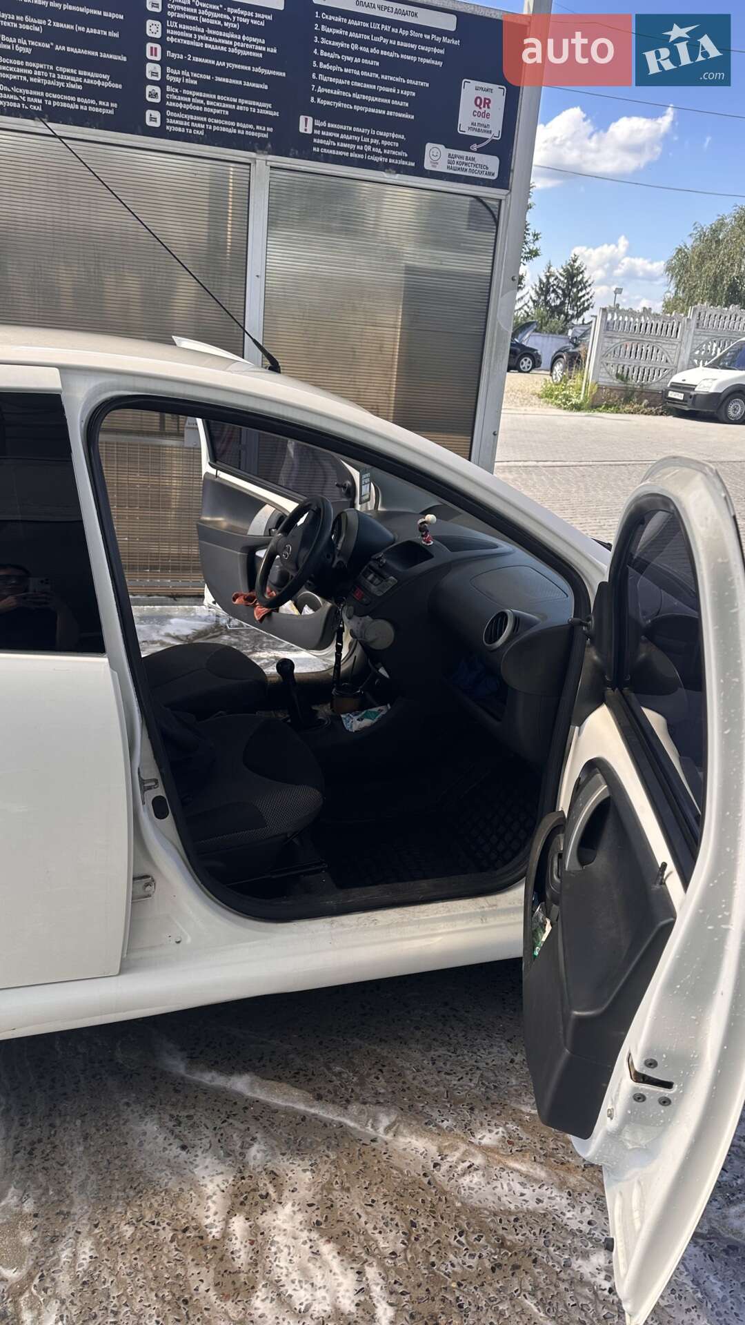Toyota Aygo 2012 VIN JTDKG18C40N622905 фото оголошення 3 з 7