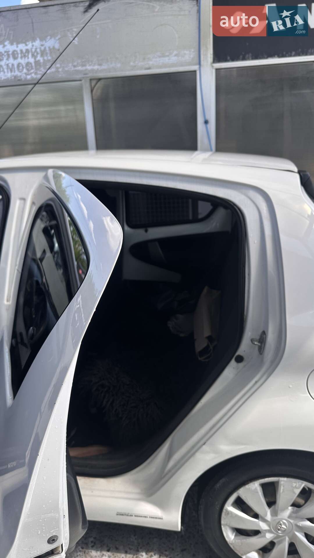 Toyota Aygo 2012 VIN JTDKG18C40N622905 фото оголошення 5 з 7