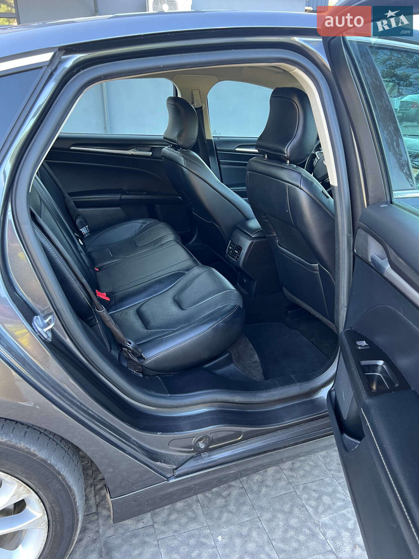 Ford Fusion 2019 VIN 3FA6P0SU7KR200551 фото оголошення 3 з 11