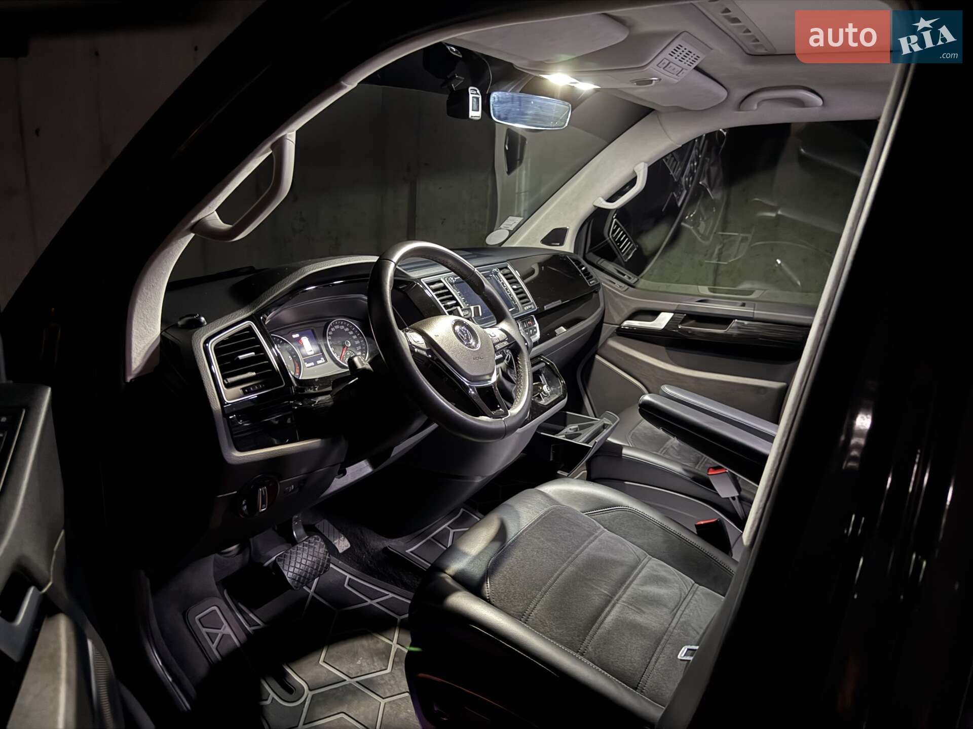 Volkswagen Multivan 2018 VIN WV2ZZZ7HZJH172007 фото оголошення 41 з 46